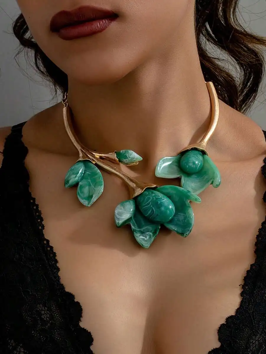

Retro Boho Exaggerated Green Resin Magnolia Flower Statement Necklace For Women