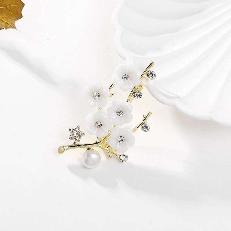 Elegant Shell Plum Blossom Brooches Pins For Women Vintage Flower Brooch For Wedding Partyedding Party Jewelry Gift