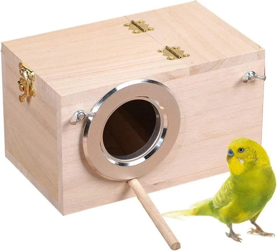 Solid wood nests can be customized using the size and materials of parrot habitats in gardens