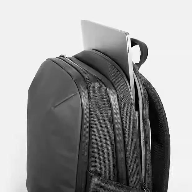 Mochila Tech Pack 2 de Nailon Balístico de 17L, Resistente al Agua, Gran Capacidad, Versátil, Elegante, Informal, para la Escuela, Libros, Duradera