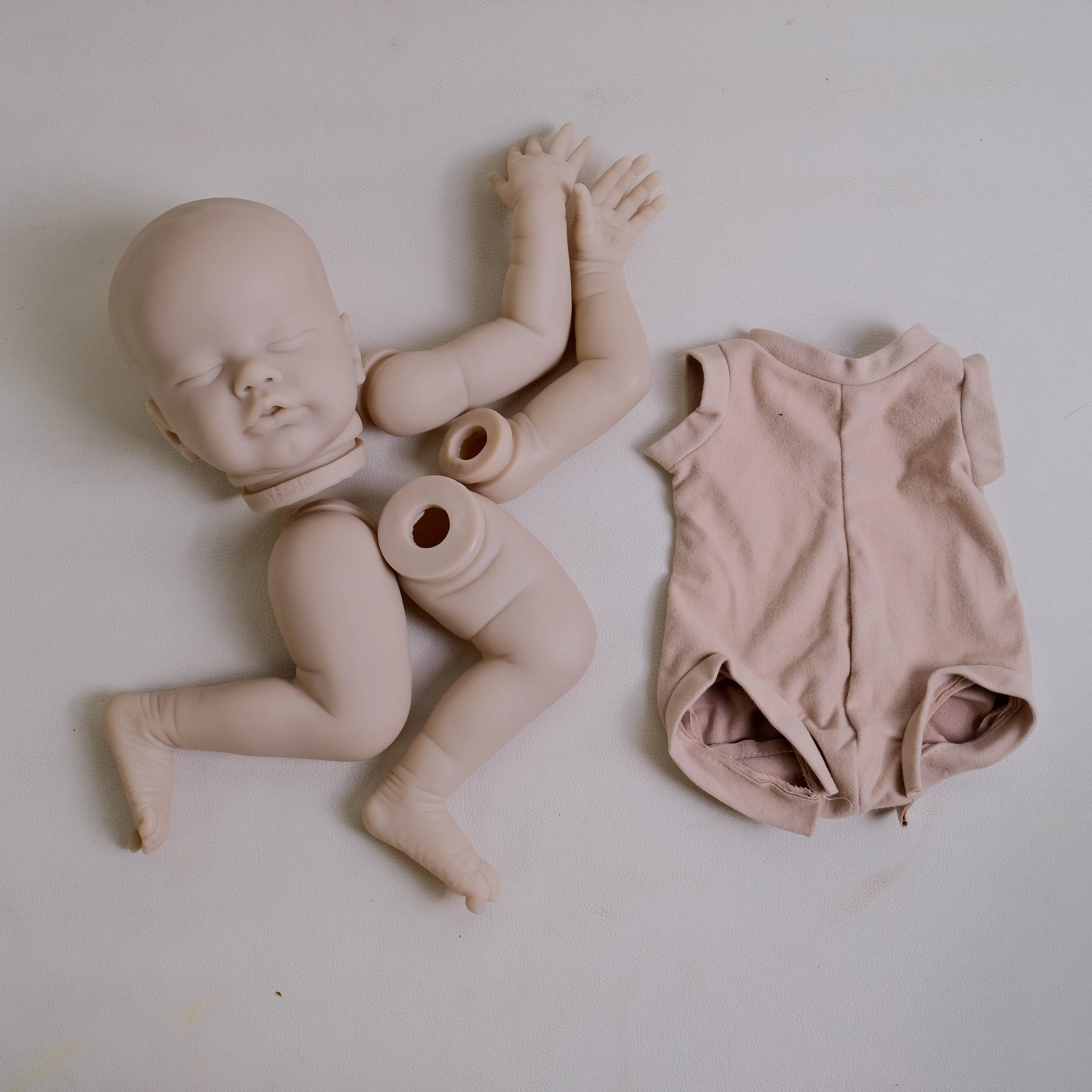 19Inch Primrose Asleep/Awake Limited Edition Reborn Doll Kit Un painted Blank Doll Parts Lifelike Soft Touch With Cloth Body