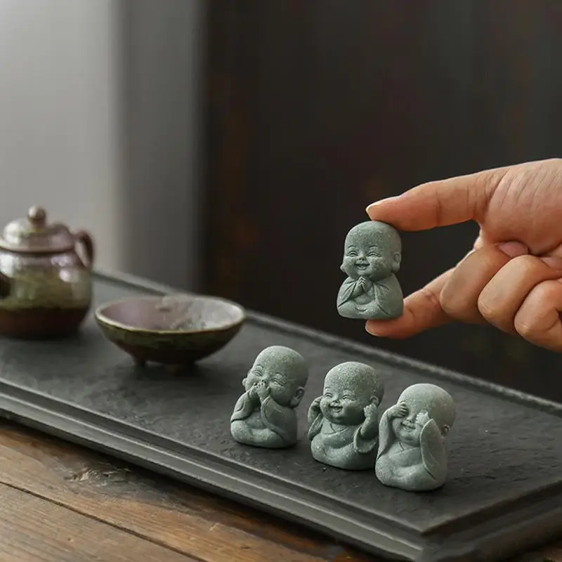 Nouvelles Statues de Petits Moines en Pierre Décoratives pour la Maison (1/4 Pièces) avec Ambiance Zen Sereine, Ornements pour Espace de Méditation, Bureau, Cadeaux Significatifs
