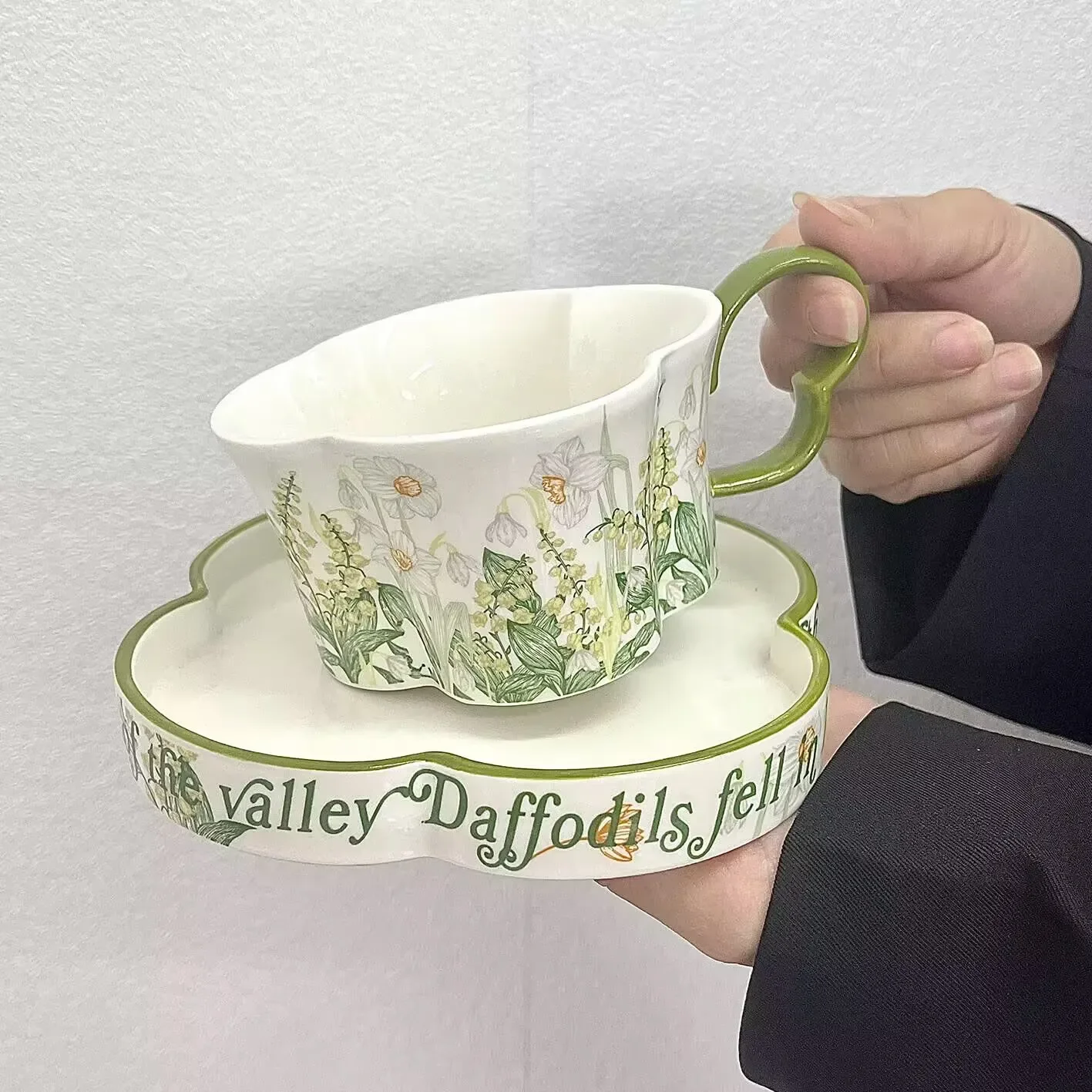 Household Ceramic Coffee Cups and Saucers Set Retro Mugs, High-Value Cups, Gift for Girls