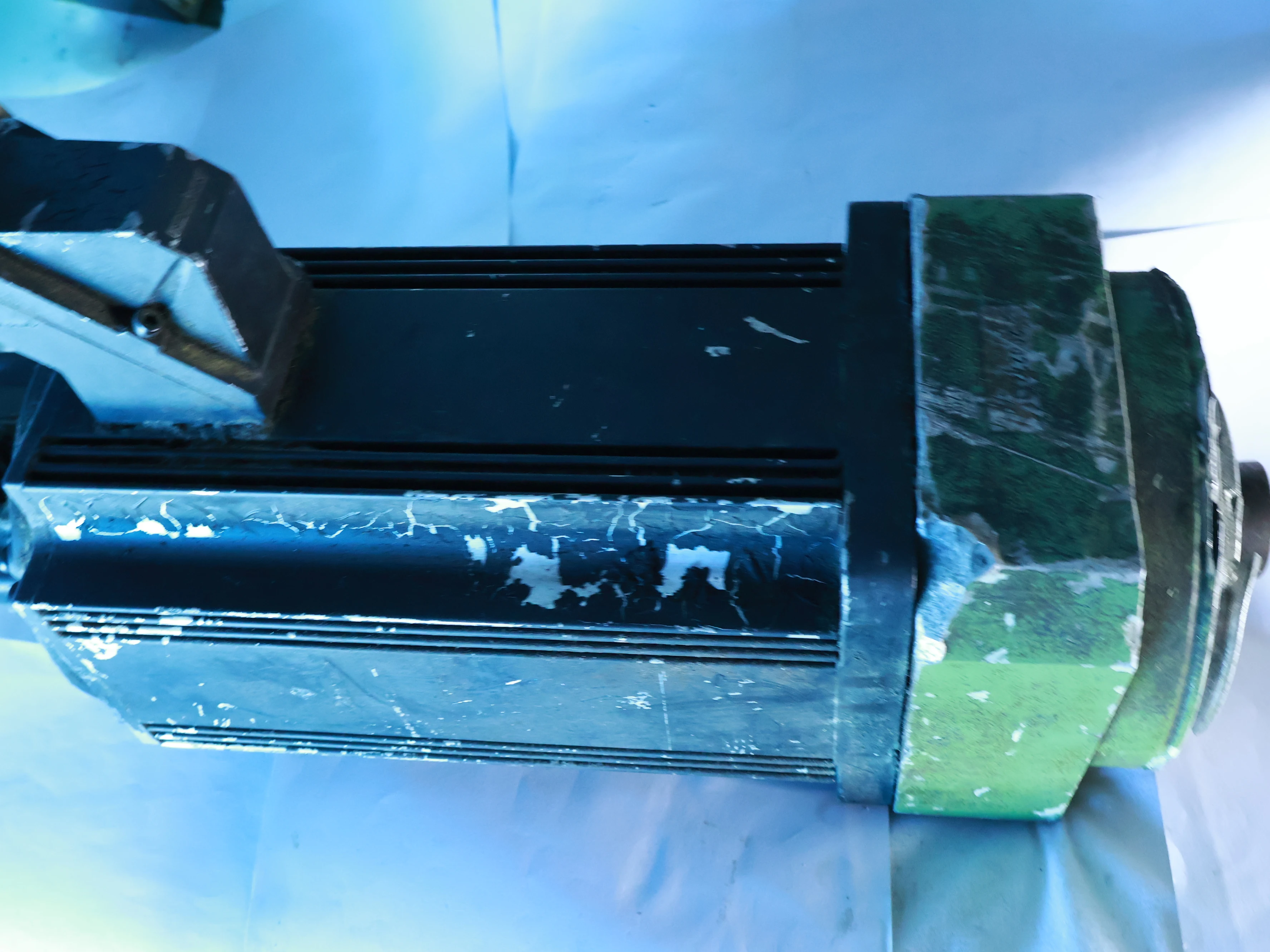 

Б/у MHD093A-0354-FG0-BA для серводвигателя REXROTH MHD093A-0354-FG0-BA