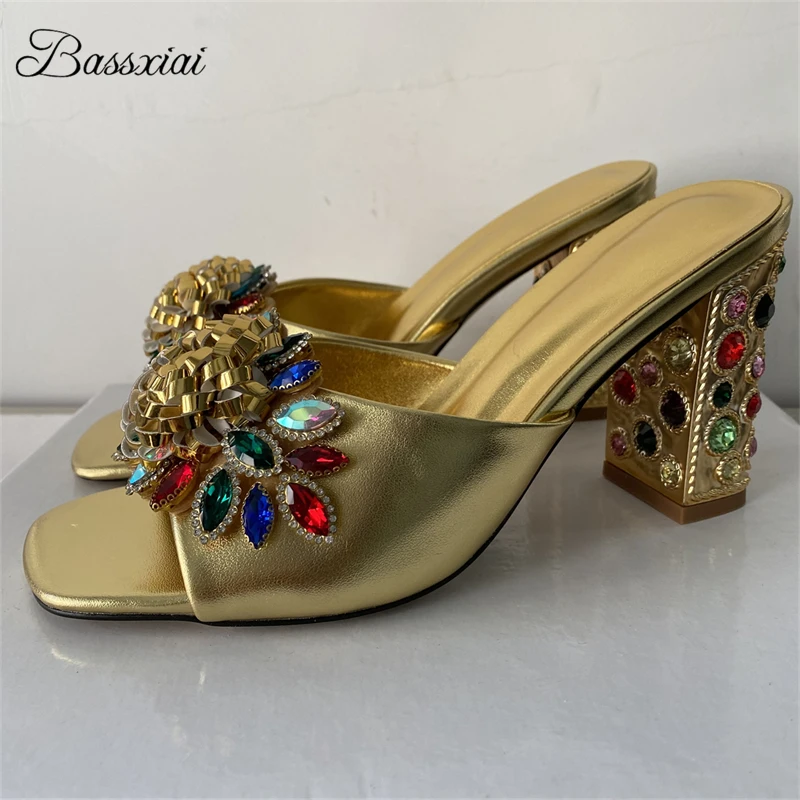 

Сандалии ручной работы с цветочным узором и кристаллами, женские роскошные летние сабо из лакированной кожи с босоножками на высоком каблуке со стразами и бриллиантами