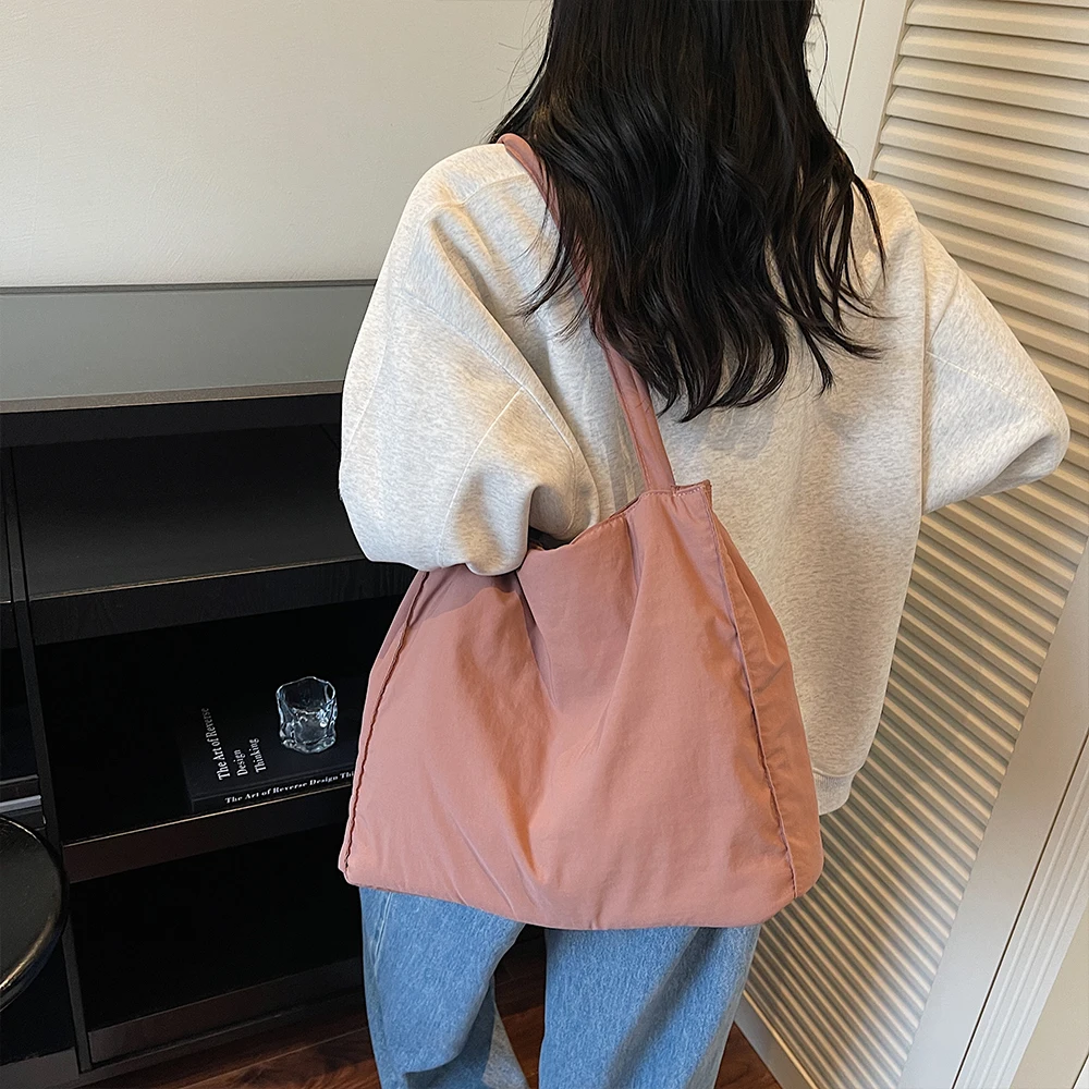 กระเป๋าจีบขั้นสูงสำหรับผู้หญิง ทันสมัย ​​น้ำหนักเบา อเนกประสงค์ กระเป๋าสะพายไหล่เดี่ยวความจุขนาดใหญ่สำหรับเดินทาง