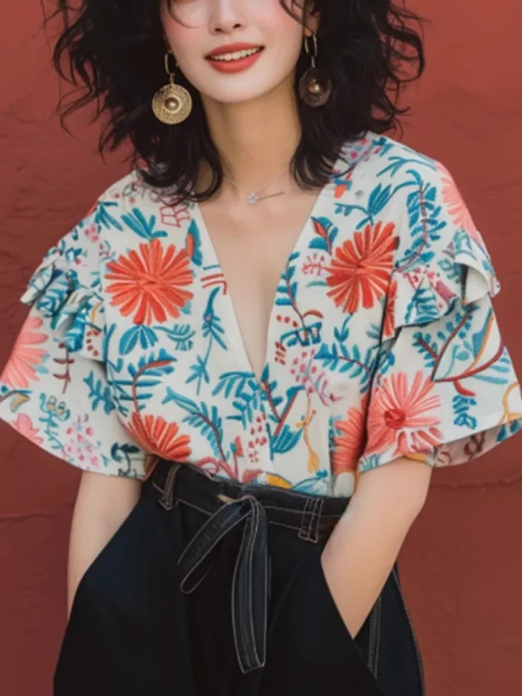 

Face Printed V-Neck Short Sleeved Shirt For Women In Summer, Loose And Slimming Design, Retro Unique And Chic Top