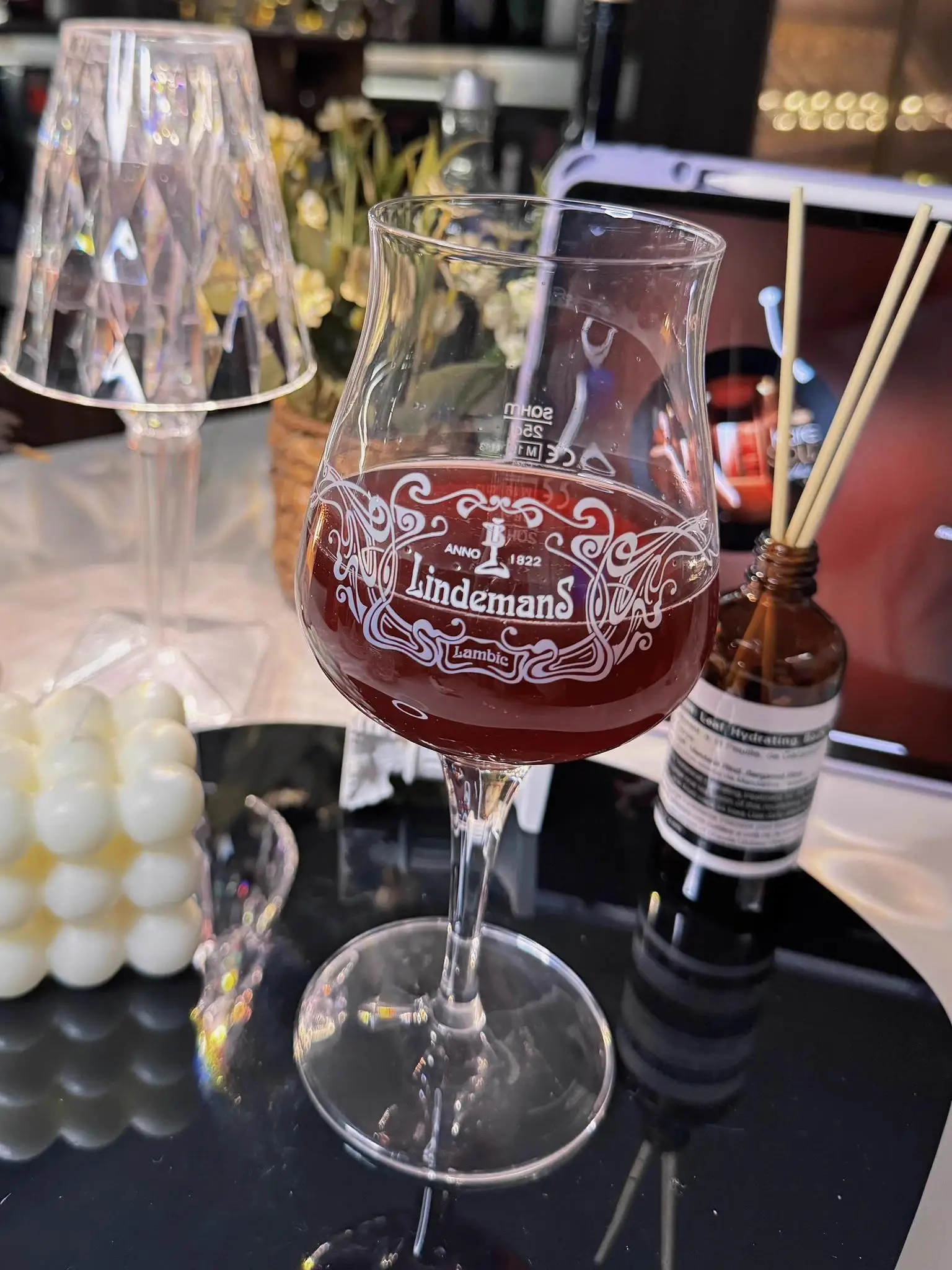 verre-a-biere-lindemann-verre-a-biere-creatif-a-motif-de-fruits-coupe-a-pied-haut-elegant-250-ml-verre-a-biere-pour-la-table-et-le-service