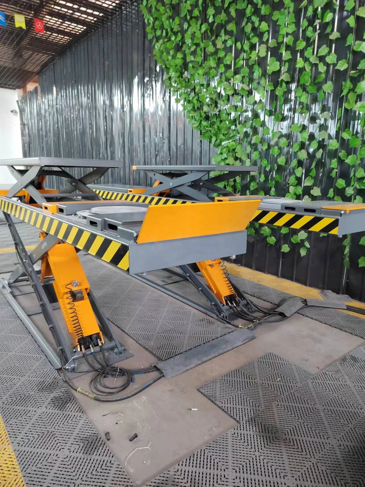 Customize Available 4T Auto Mobile Ultra Thin Main--Sub Hydraulic Scissor Car Lift