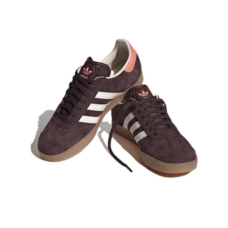 Adidas-Baskets Basses Légères et Décontractées pour Homme et Femme, Chaussures de Skateboard Rétro Originales, Gazelle Marron, IF3ram