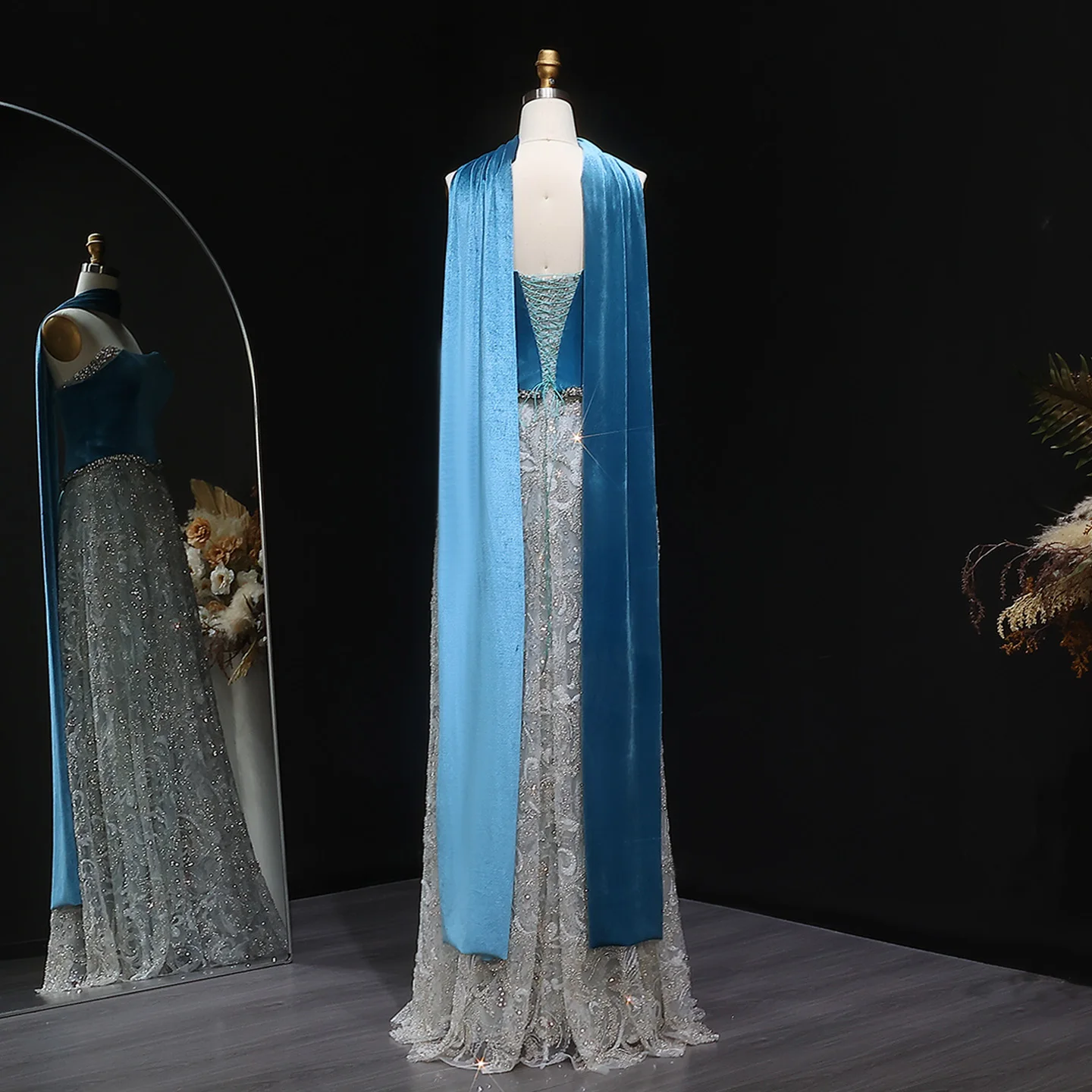 Sharon Said Luxuriöses Arabisches Perlenbesetztes Blaues Samtkleid mit Schal, Zweiteiliges Abendkleid 2026, Hochzeitsgast-Partykleid SS793, Maßanfertigung – Detail 16