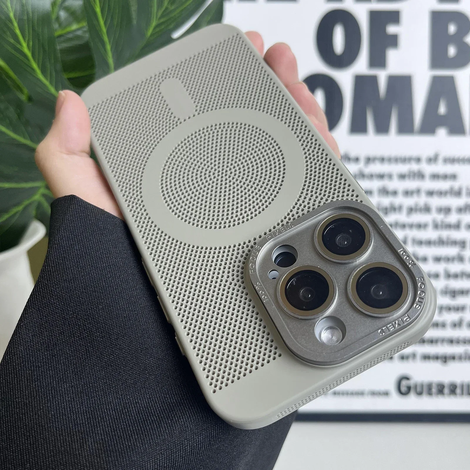 Роскошный матовый рассеивающий тепло отверстие для чехла Magsafe для iPhone 16, 15, 14, 13, 12, Pro Max Plus, задняя крышка с магнитной беспроводной зарядкой