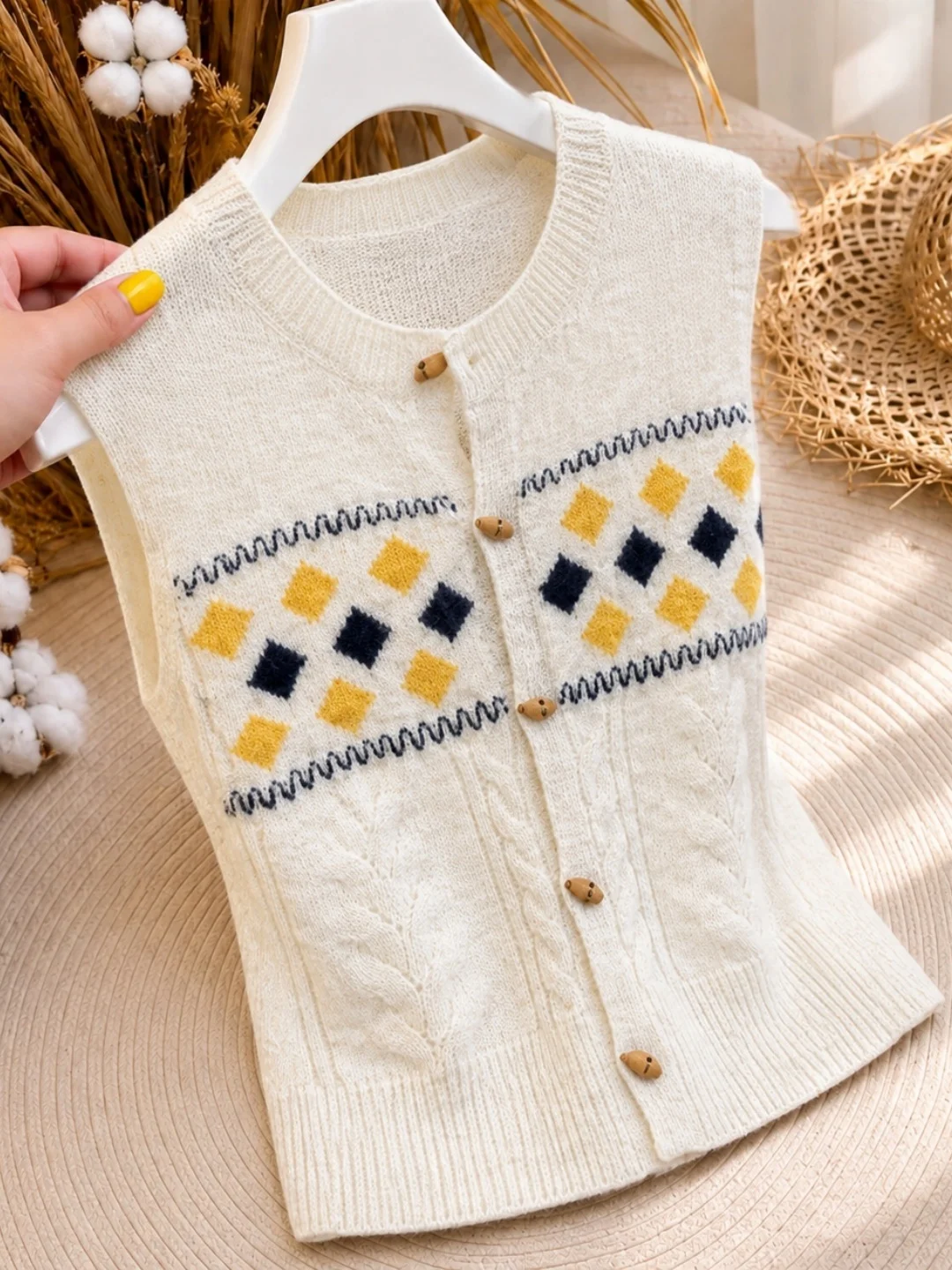 Retro Color Block Knitted Vest Women's Sleeveless Jacket Rhombus Pattern Button up Casual Outerwear Autumn Fashion 2026
