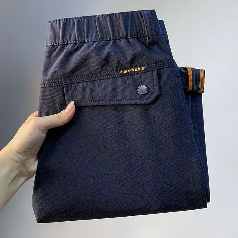 Pantaloni casual da uomo larghi a tubo dritto per la primavera e l'autunno 2025, pantaloni da pendolarismo alla moda da uomo elastici con tasca con cerniera di tendenza