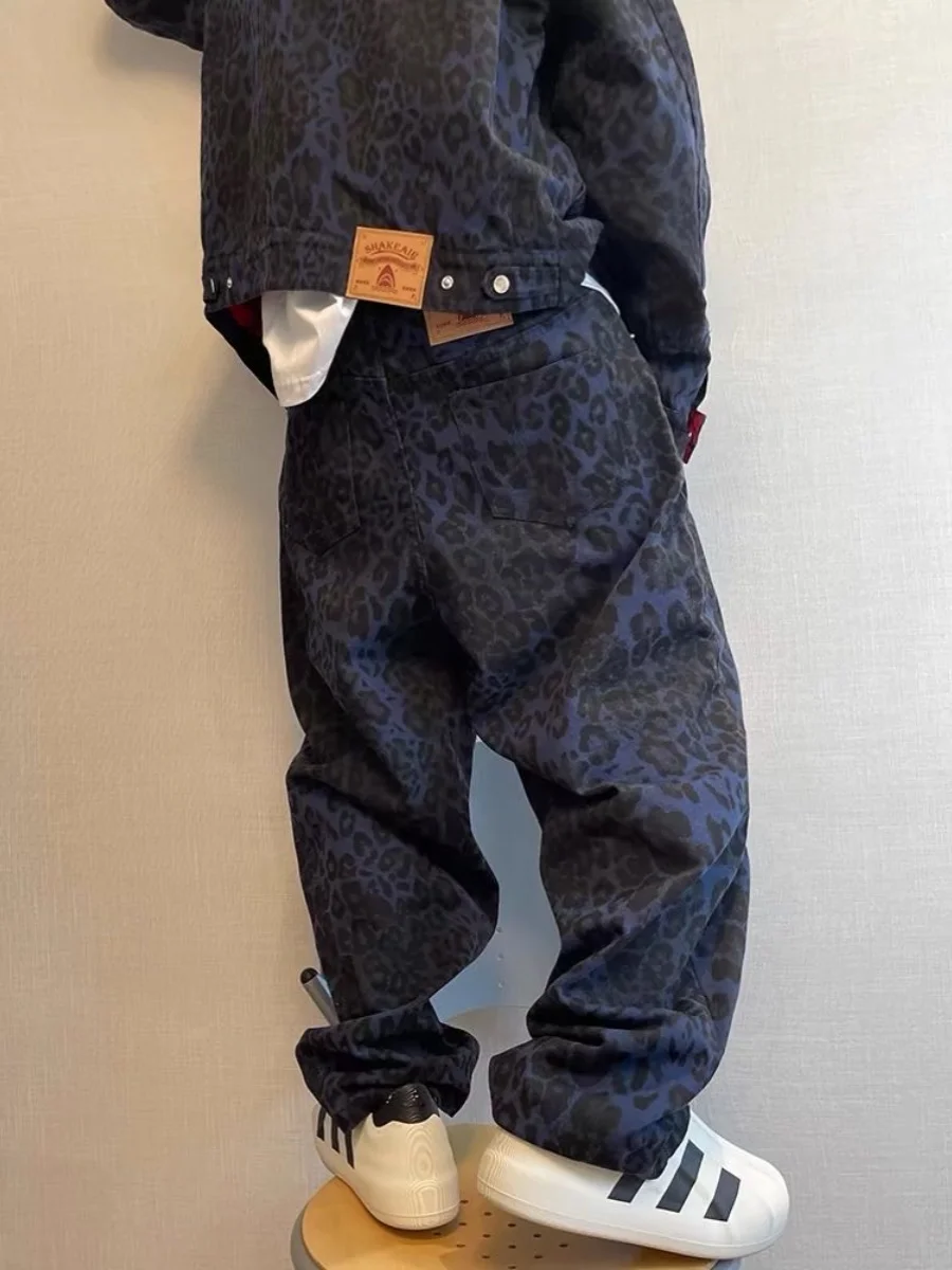 Pantaloni casual da uomo retrò Waed American High Street Jeans a gamba dritta con design a coltello in pelle di leopardo per abbigliamento estivo per adolescenti