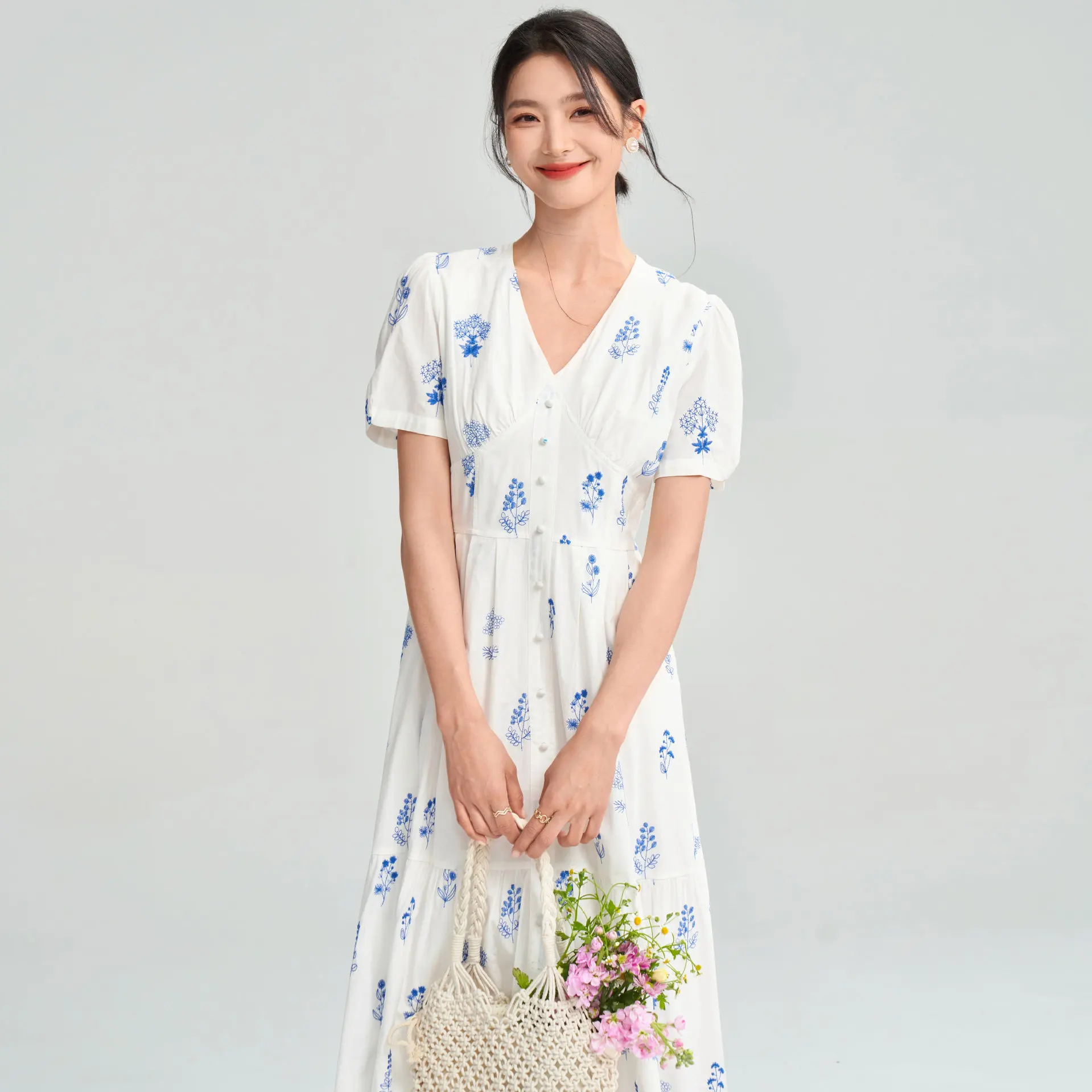 2025 Summer Embroidered Flower Pure Cotton French Minimalist V-neck Waist for Skinny Appearance Floral Dress