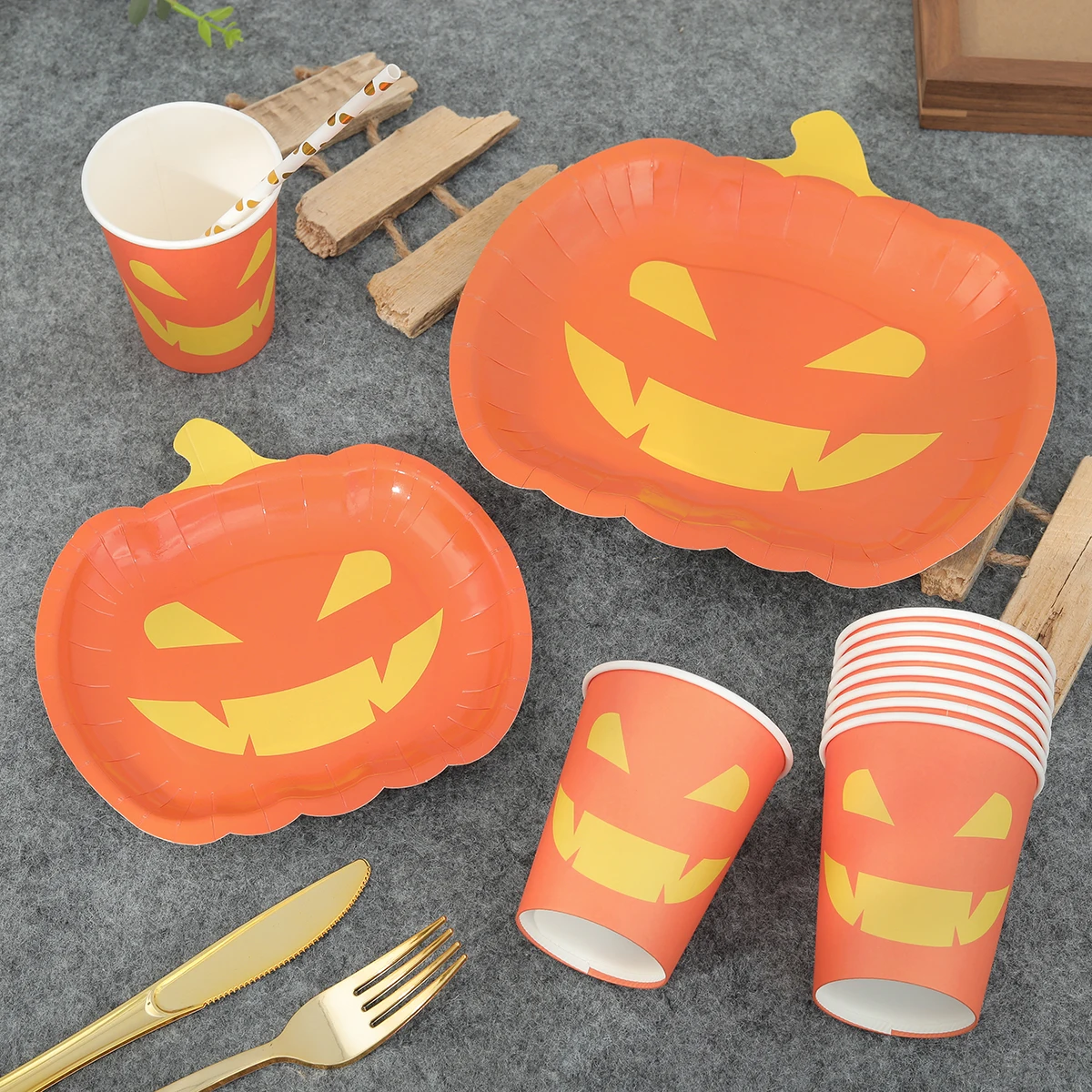 Halloween disposable pumpkin grimace tableware 7-inch 9-inch plate paper cup party atmosphere supplies 1 set of 10 pieces.