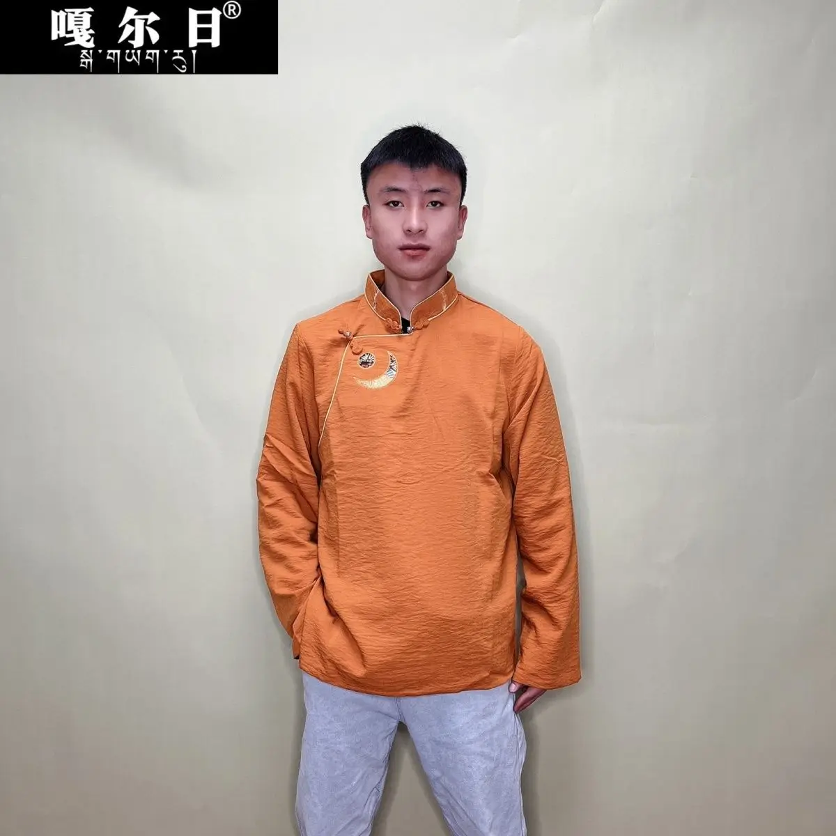 새로운 남성 셔츠 네크라인, 태양과 달 모양 디자인, 티베트 가운, 기질 스타일, 봄과 가을 스타일.