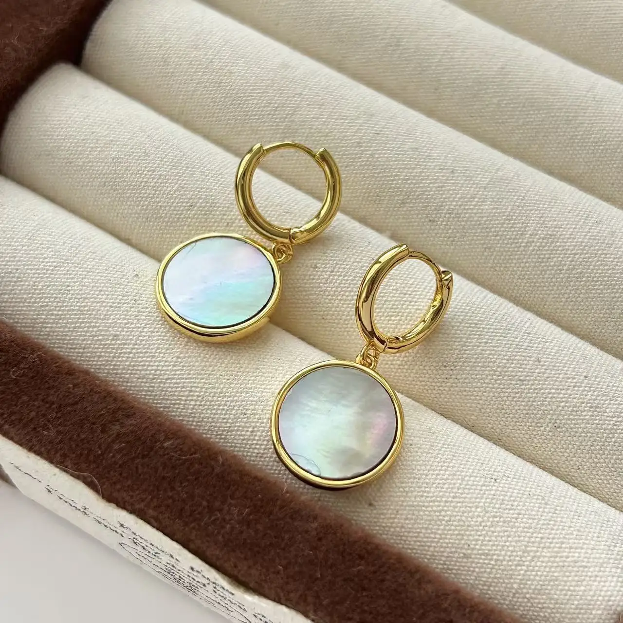 Simple natural fritillary ear buckle plated real gold light luxury earrings niche design high sense commuter versatile earrings