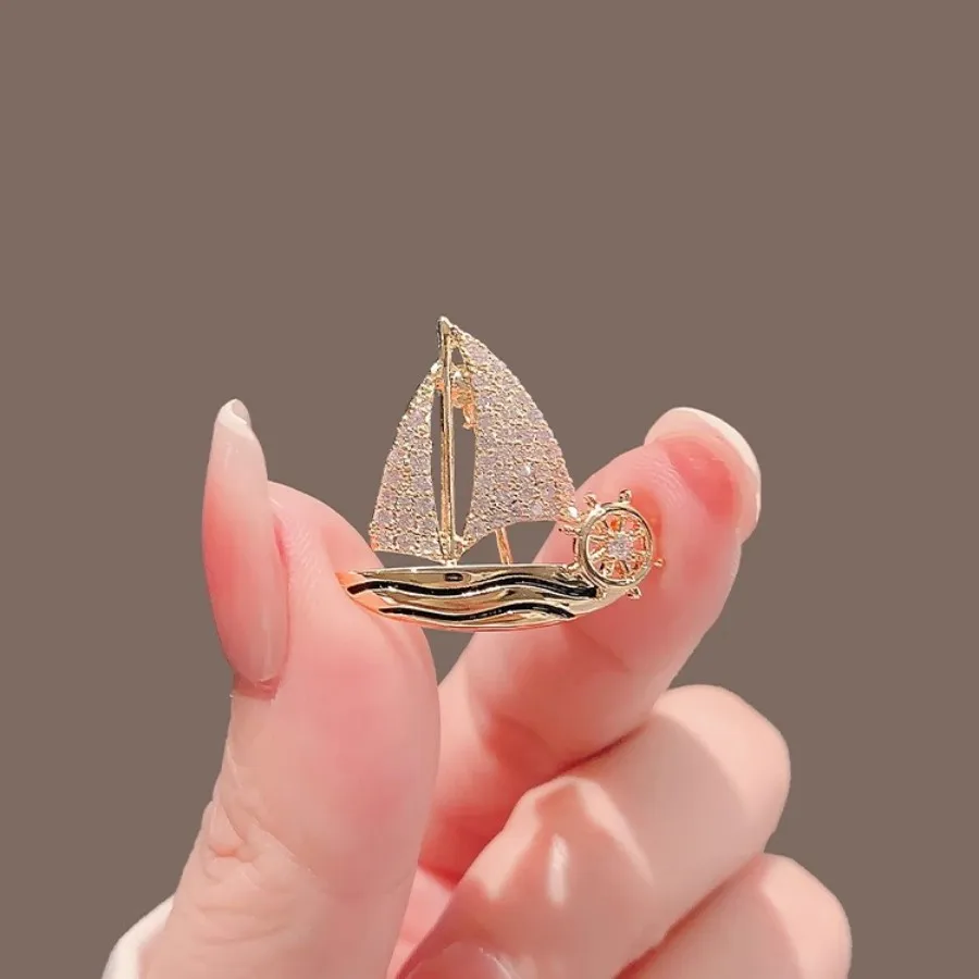 Exquisite Small Sailboat Brooch Pins for Women Men Unisex Rhineston Zircon Lapel Pins Successful Badge Party Suit Jewelry Gifts