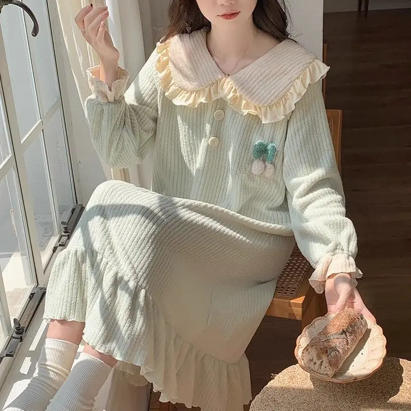

sweet Women's pajamas cute princess flannel homewear Comfortable Sleepwear autumn winter coral fleece thicken Pajama nightdress