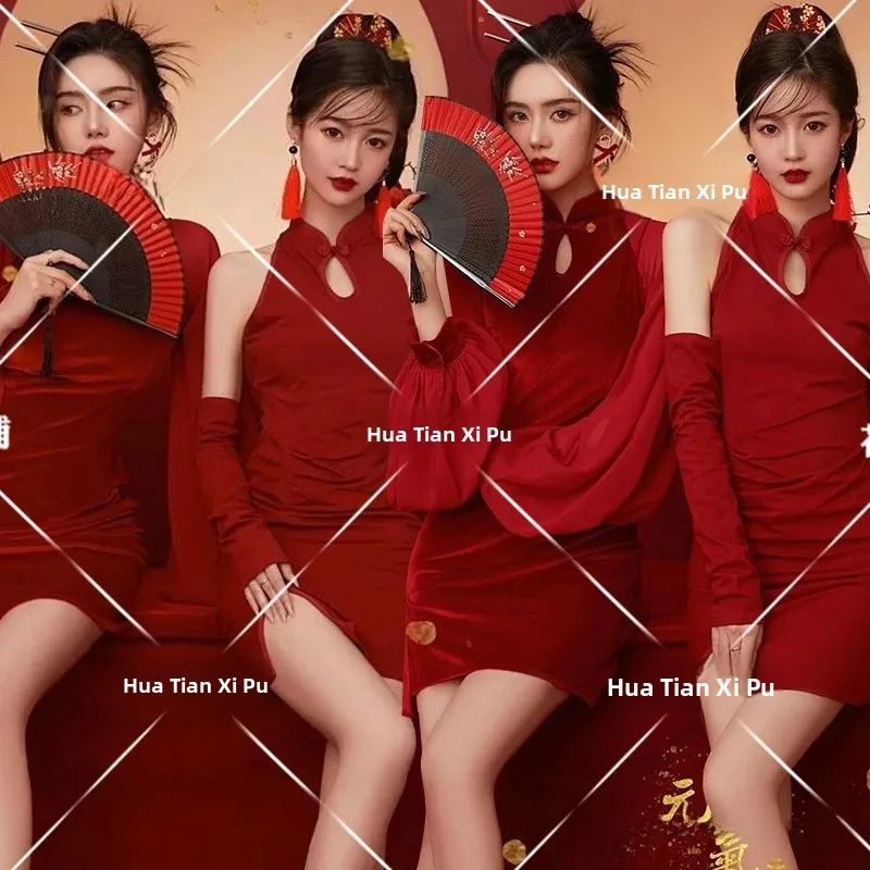 

Новогодняя винтажная фотосессия: Модный портрет лучшей подруги в этнической одежде для молодой девушки.