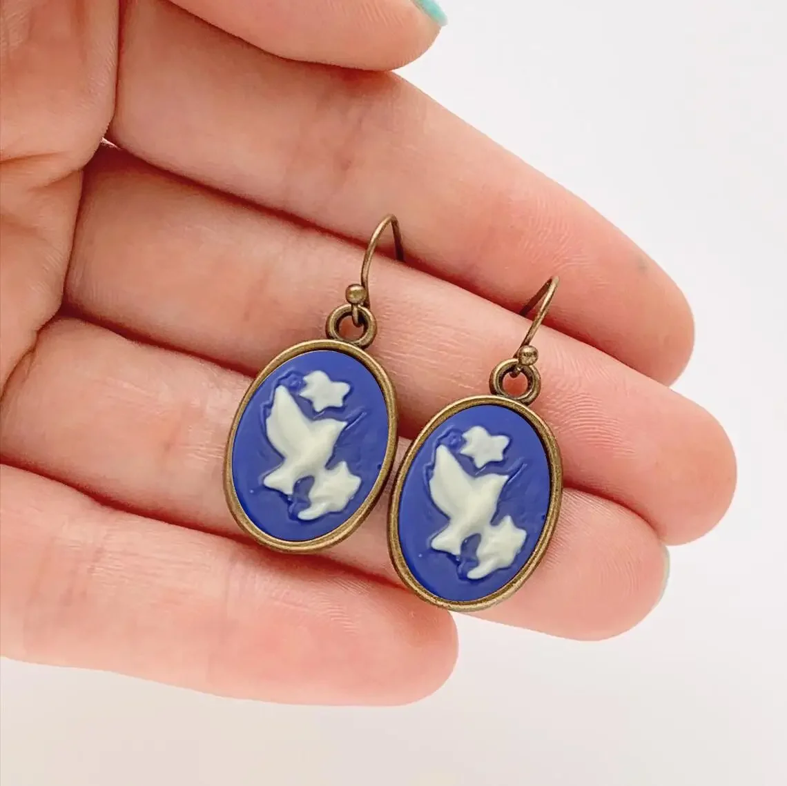 Fashion Cute Pigeon Cameo Pendant Earrings for Women