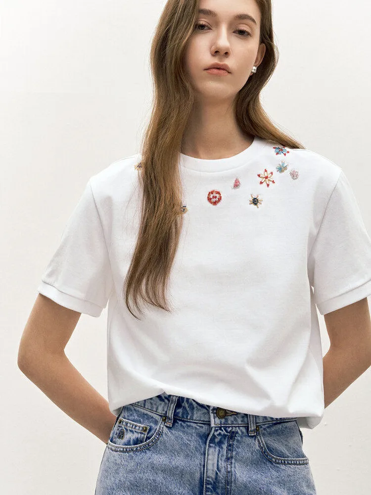 

Весна 2026: Женская хлопковая футболка в повседневном стиле с вышивкой ручной работы, круглым вырезом, коротким рукавом, приятная к телу, для ежедневной носки