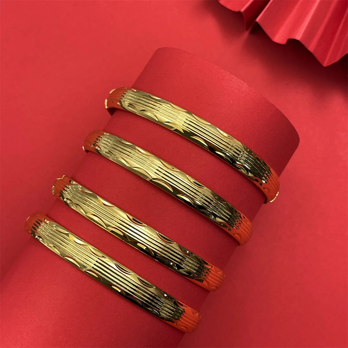 4pcs/lot High Shining Surface Craft Bracelet with Closed Vertical Pattern Meteor Shower Gold Bracelet High Glossiness Basic Brac
