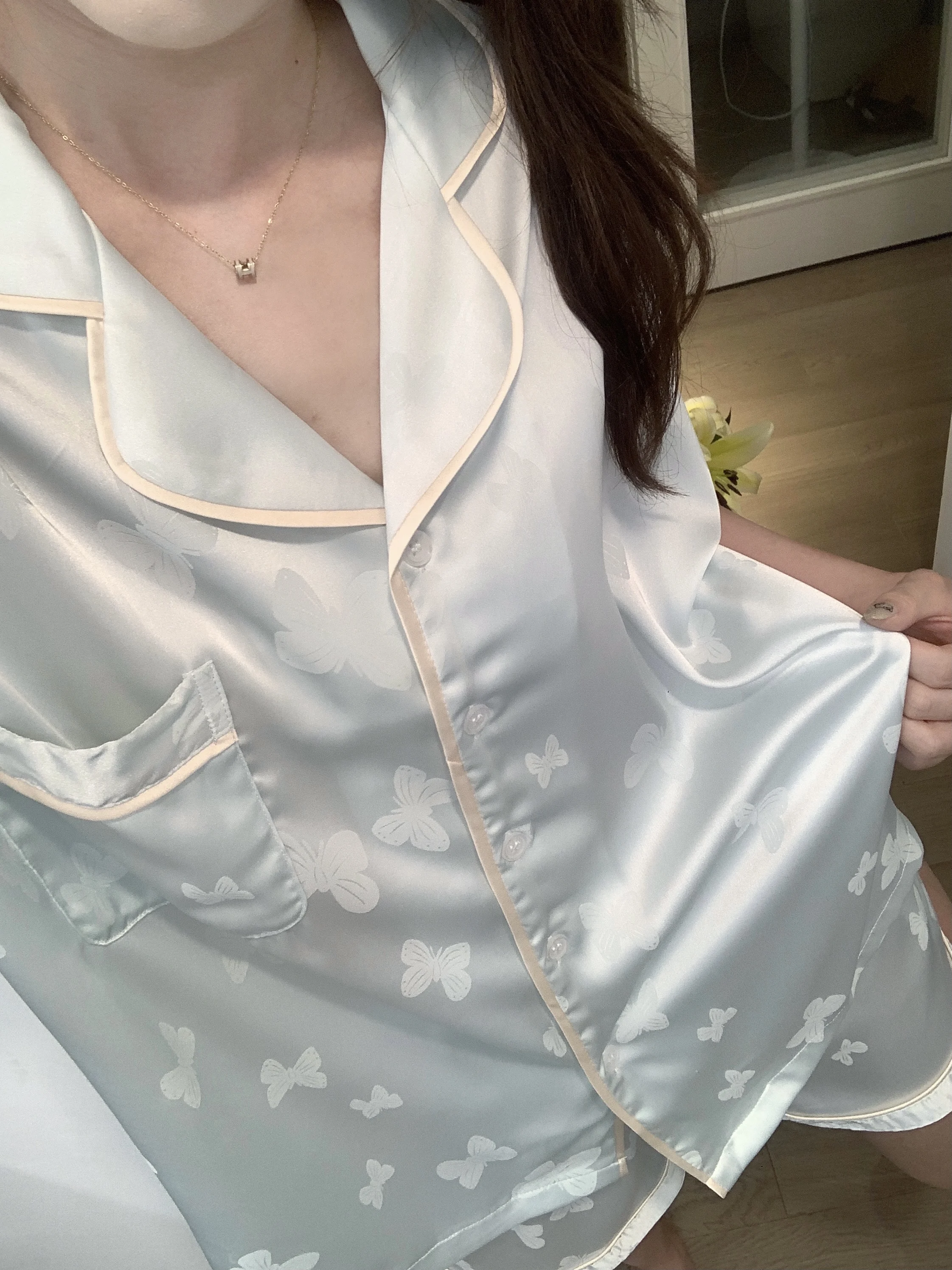 緑の蝶の刺繍入りアイスシルク寝間着女性の夏の半袖ショーツサテンホーム服セット甘いかわいいスタイル