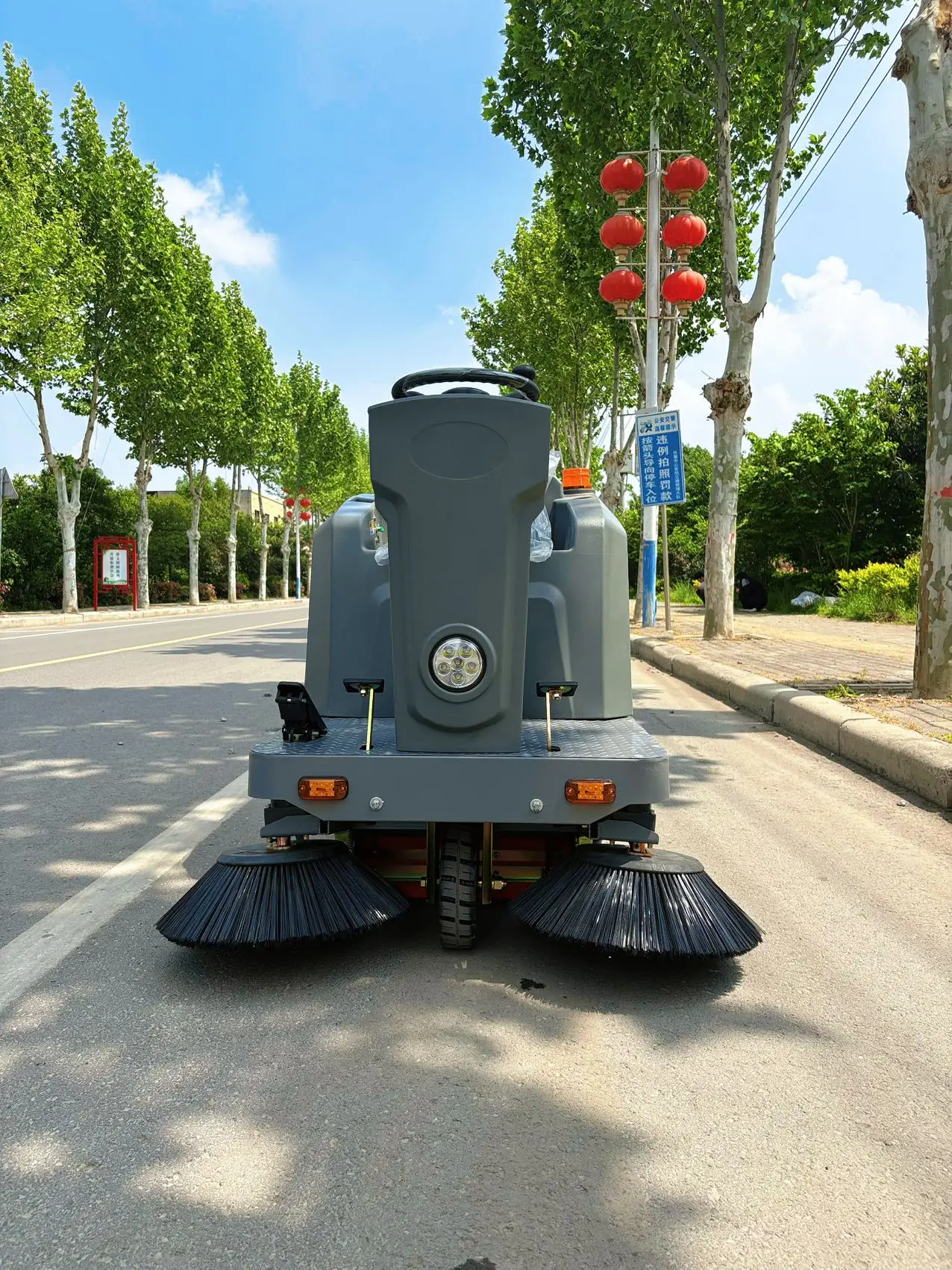 Autonomous Driving Sweeper  Indoor and Outdoor Road Vacuum Cleaner  Electric Dual Brush Sweeper