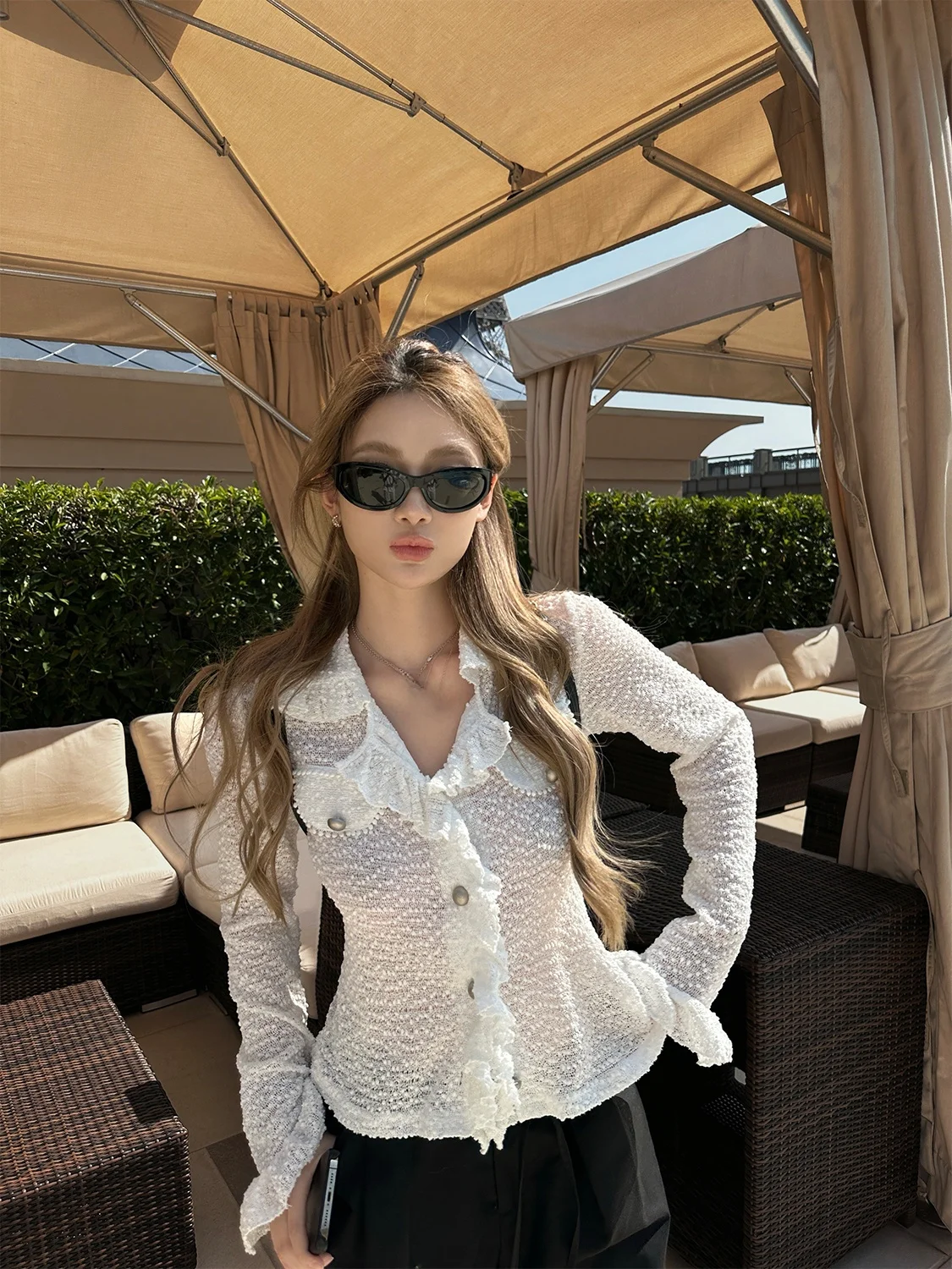 

Футболка Xinlei Lin French Sle Slim Fit Base с текстурой и деталями, создающая винтажный эффект