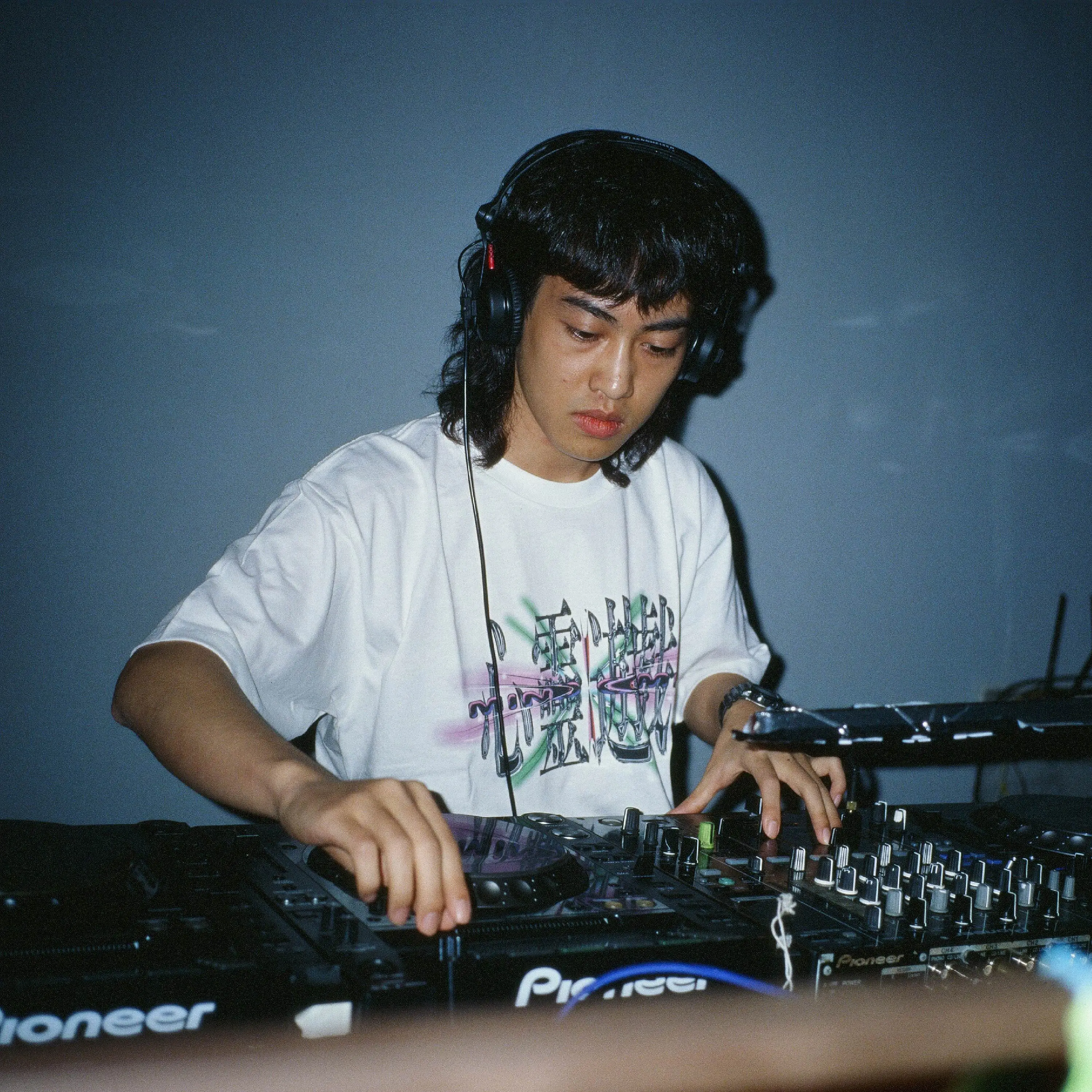 

ADHD X MINAME Techno lucinogenic Vaporwave Collaborative Original Design ort Sve Loose Fit Streetwear T-irt