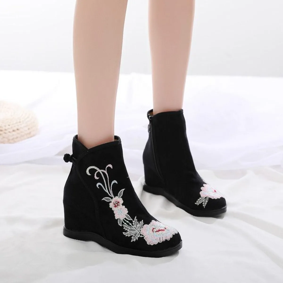 Autumn Winter Thick Warm Ethnic Embroidered Boots Women 6cm Hidden Wedge Ancient Style Hanfu Square Dance Boots
