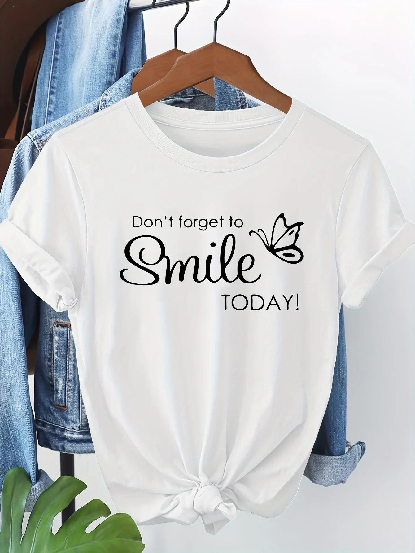 

Women's Short Sleeve T-Shirt with "Don't Forget To Smile TODAY!" & Butterfly Graphic Print Casual Round Neck Regular Fit Tee Y2K