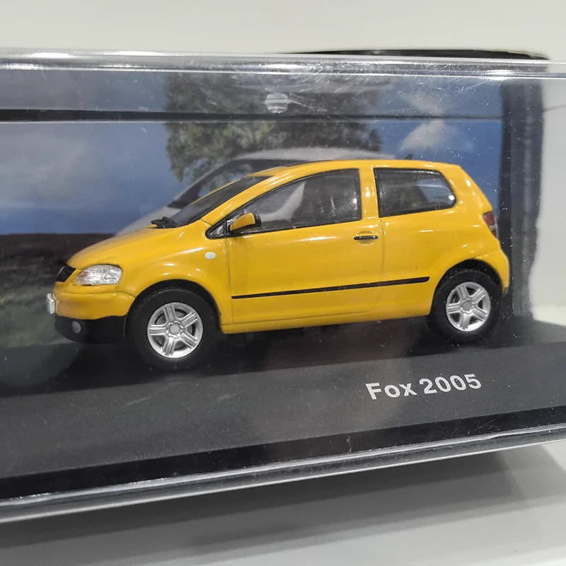 

IXO 1/43 Scale FOX 2005 Yellow Car Alloy Simulation Car Model Static Collection Decorated Holiday Toy Souvenir Gift