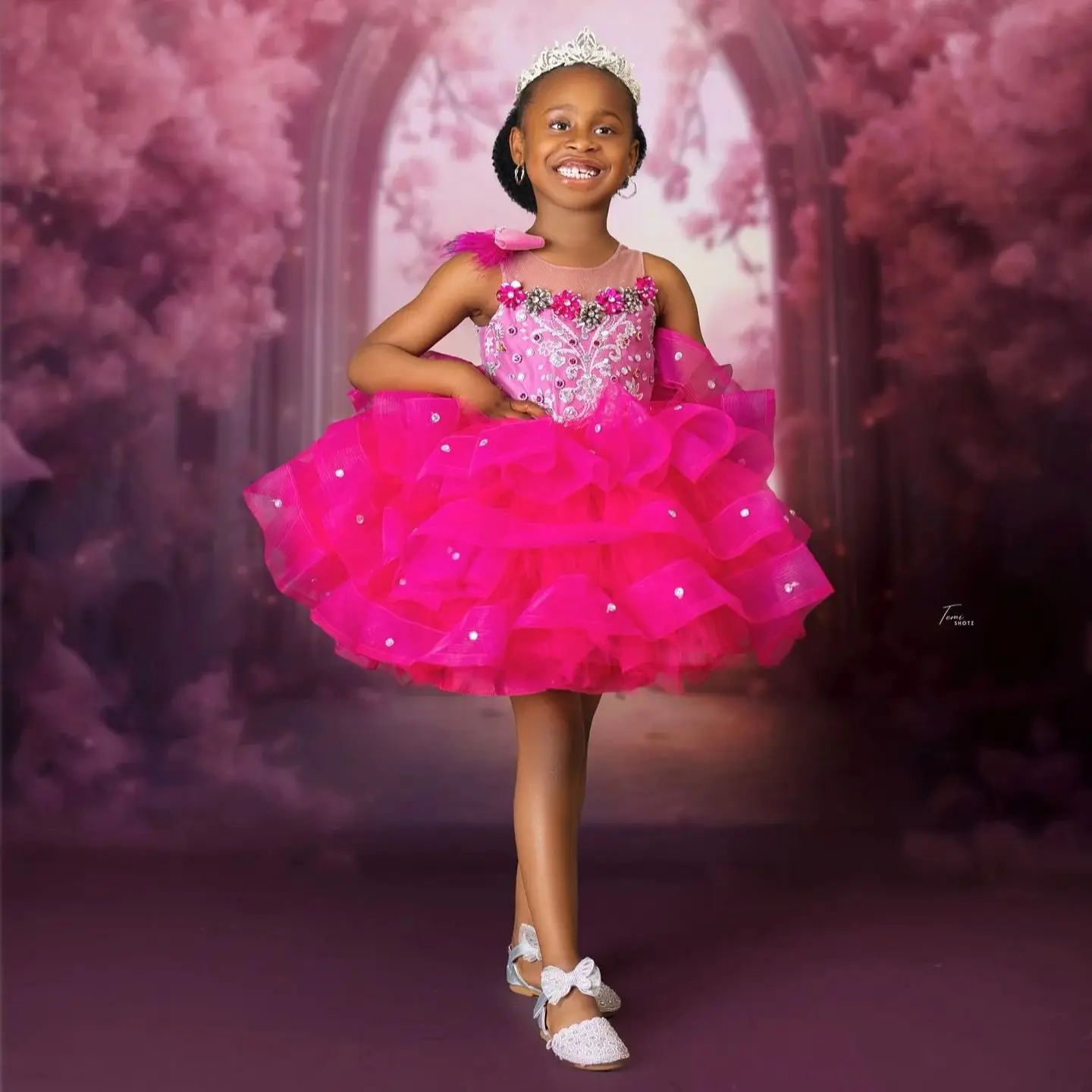 Fucsia Short Girls Birthday Party Dresses Princess Beaded lunghezza al ginocchio Flower Girl Dresses Baby Kids Ball Gowns for Photo Shoot