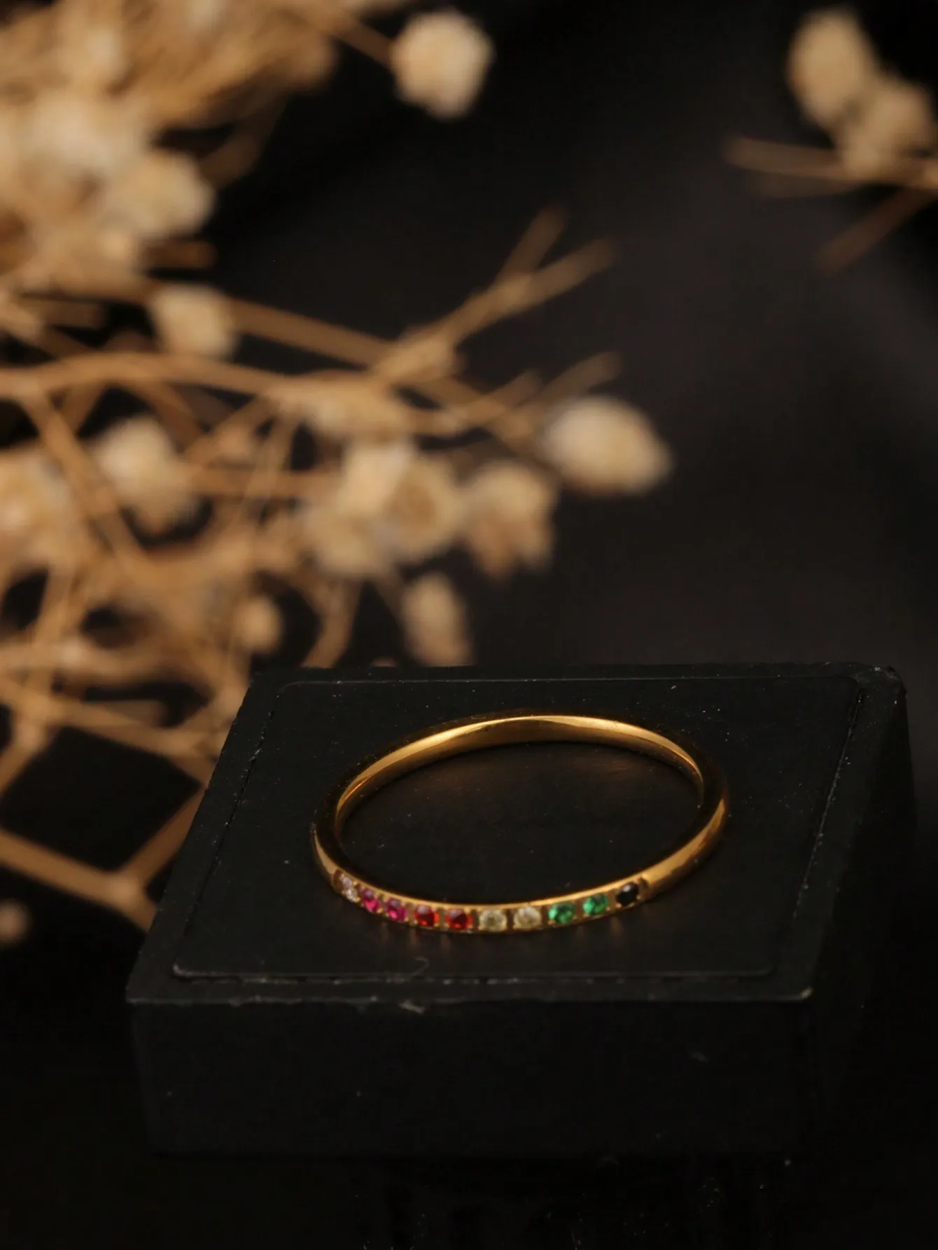 1 Piece of Stainless Steel 18K Gold-Colored 1.5mm Wide Simple Ring with 9 Colorful Small Rhinestones, Extremely Fine and Delicate Red, Green, and White Rhinestone Ring, Suitable for Women's Daily Wear