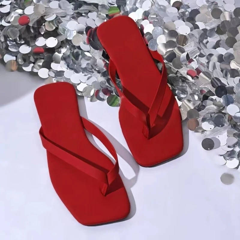 

Женские шлепанцы с квадратным носком, сандалии на плоской подошве с широкими ремешками, повседневные пляжные сандалии