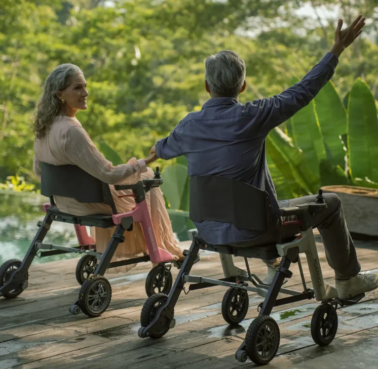 Roamate Mobility Device, Perfect Travel Companion,Lightweight, Foldable Design, AI-Powered Drive Assistance, 360° Agile Steering