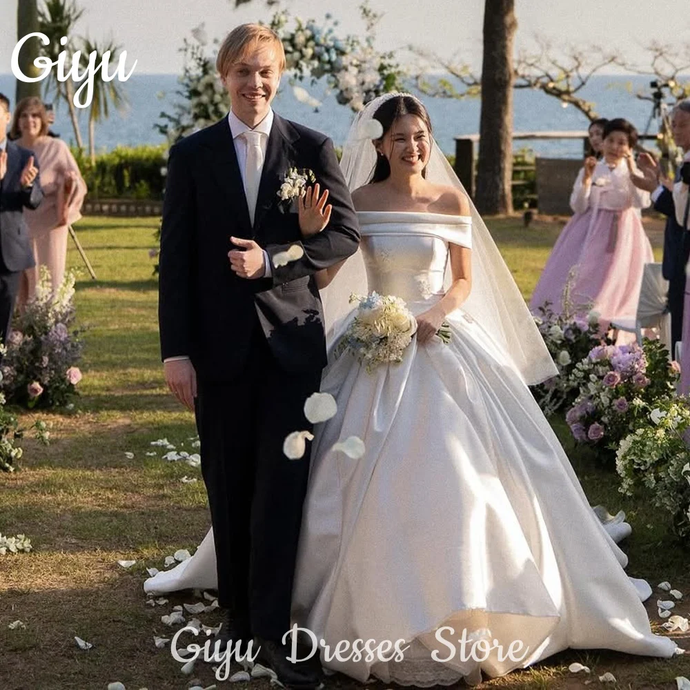 

Giyu Elegant Off Shoulder A-line Wedding Dress Stain 3D Flowers Korea Photoshoot Bridal Gowns Floor-Length Customized 웨딩드레스 2025