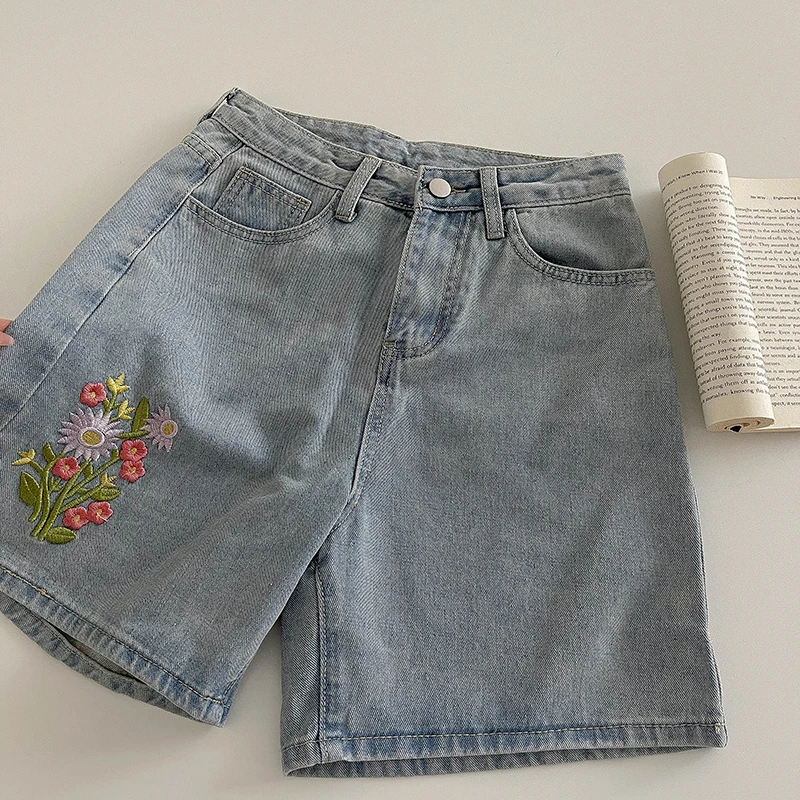 

Women Denim Blue Shorts Chic Embroidery Flower Print Wide Leg Short Jeans Female Summer Casual Versatile Outfit Short Trousers