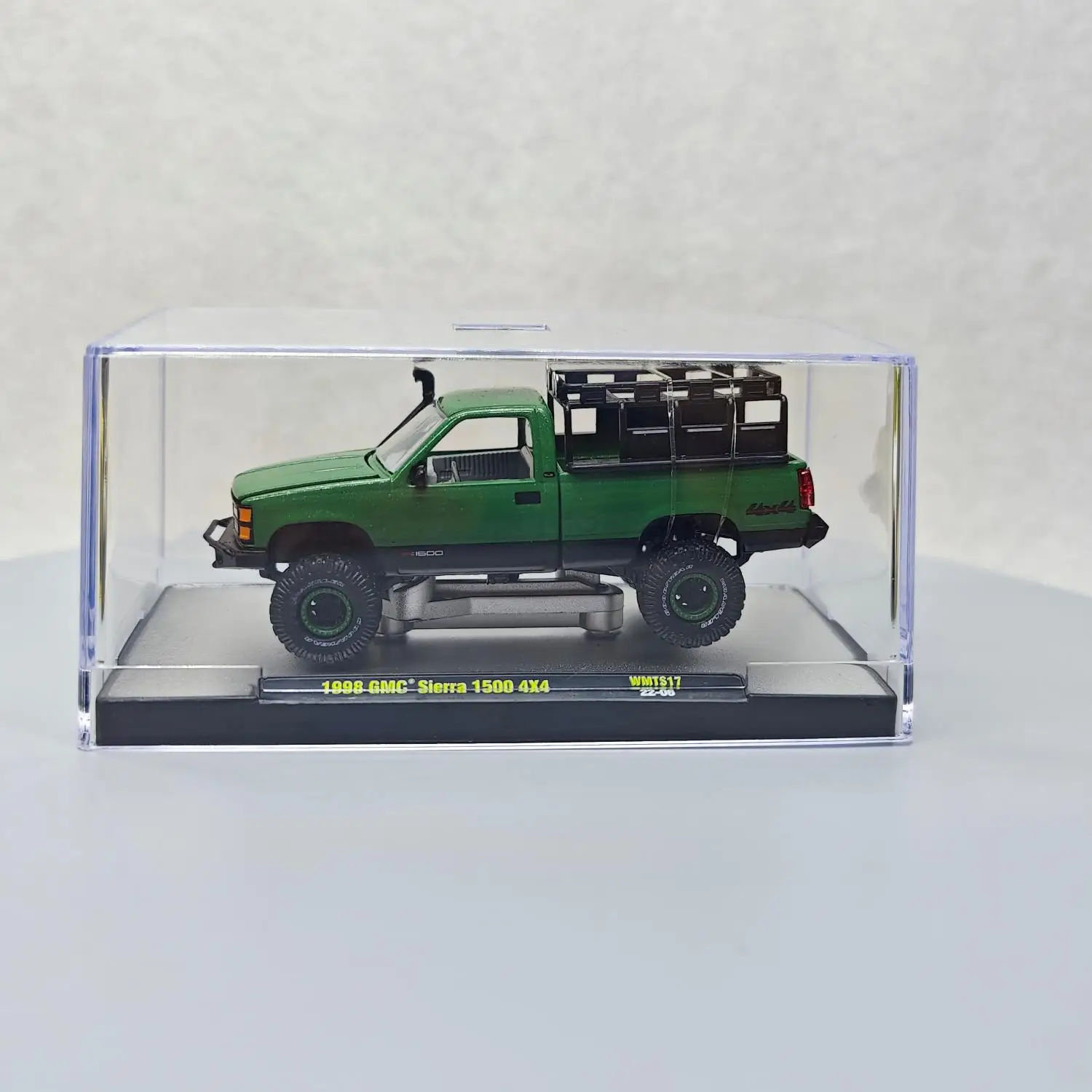 M2 Machines 1/64 1998 GMC Sierra 1500 4*4 Diecast alloy car model collection display toys  gift