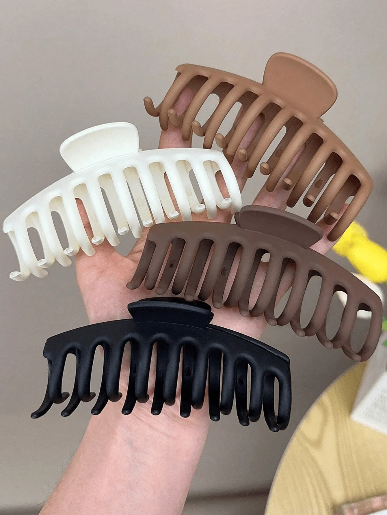 

4pcs Solid Color Fashion Classic Large Hair Clips Solid Color Hair Clips, Fashionable Solid Large Hair Clips For Thick Hair, Strong Fixing Hair Clips, Hair Clips Hair Clips Women's Fashion Hair Accessories Casualhair,Hair Accessory