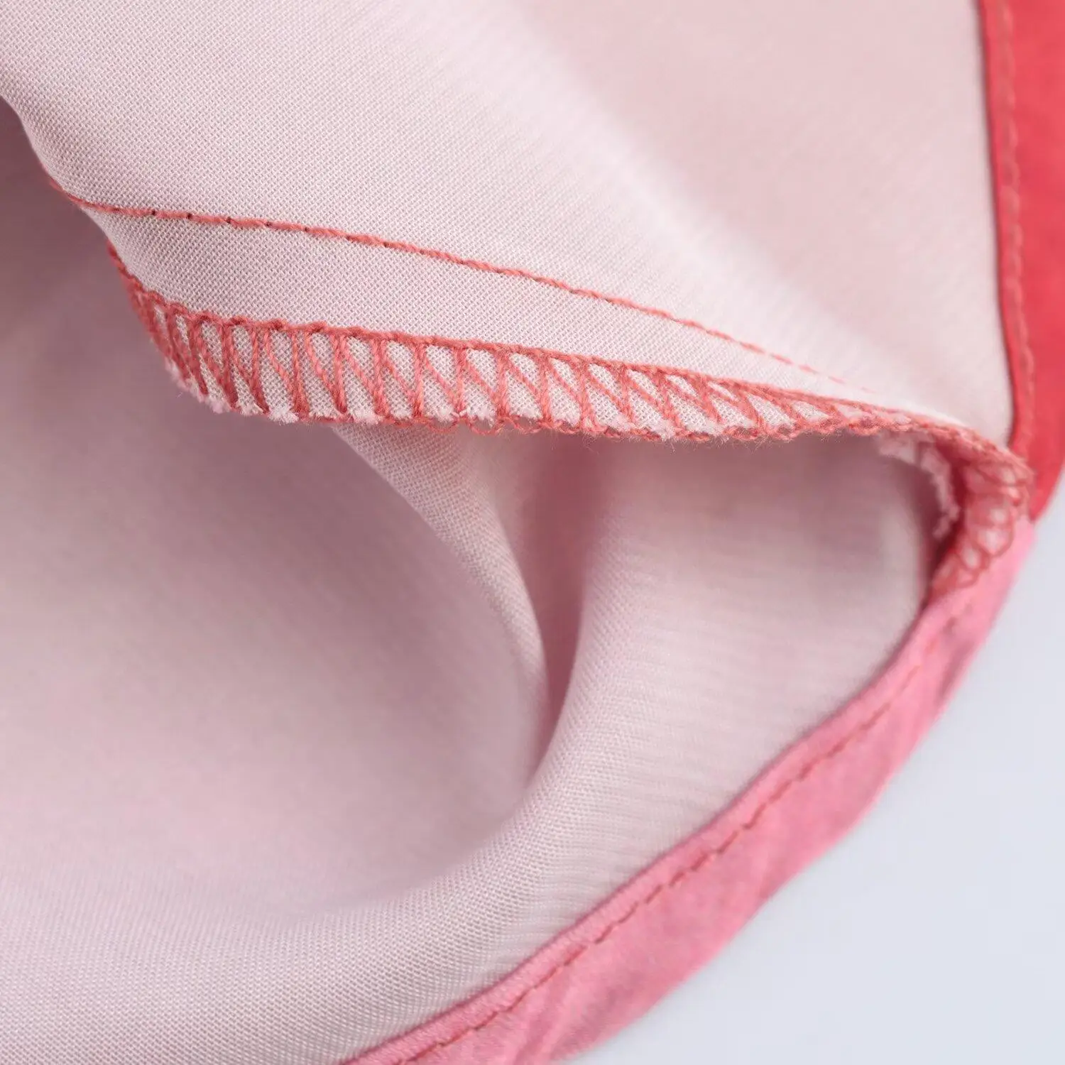 패셔너블한 기하학적 프린트 실크 새틴 느낌 여성 드레스 미디 길이 민소매 브이넥 캐주얼 스타일 여름 시즌