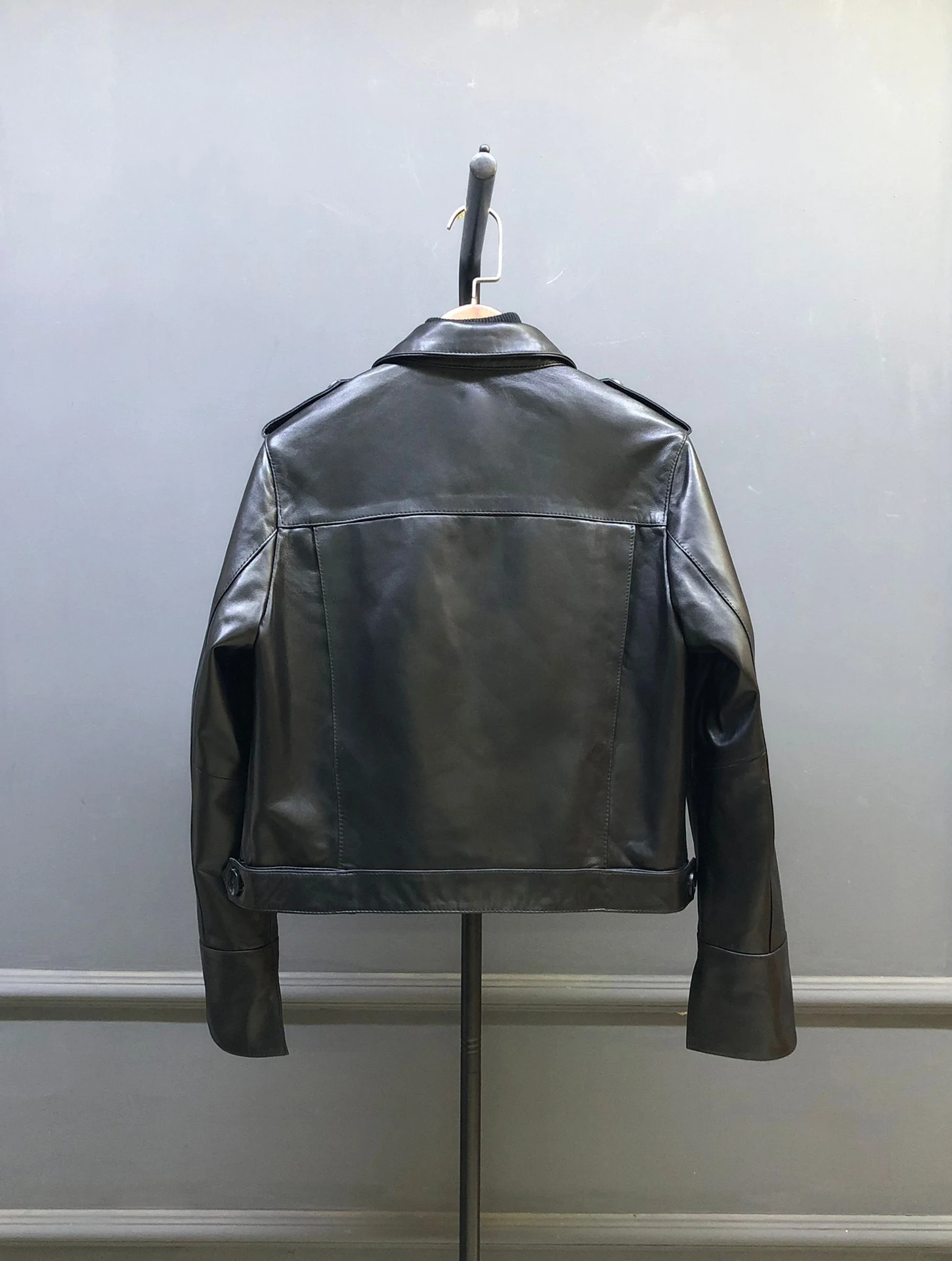 Echt leer, schapenvacht, casual, enkelknoops damesjas, leeftijdsonthullende bikerjas, veelzijdige korte lengte, woon-werkmode