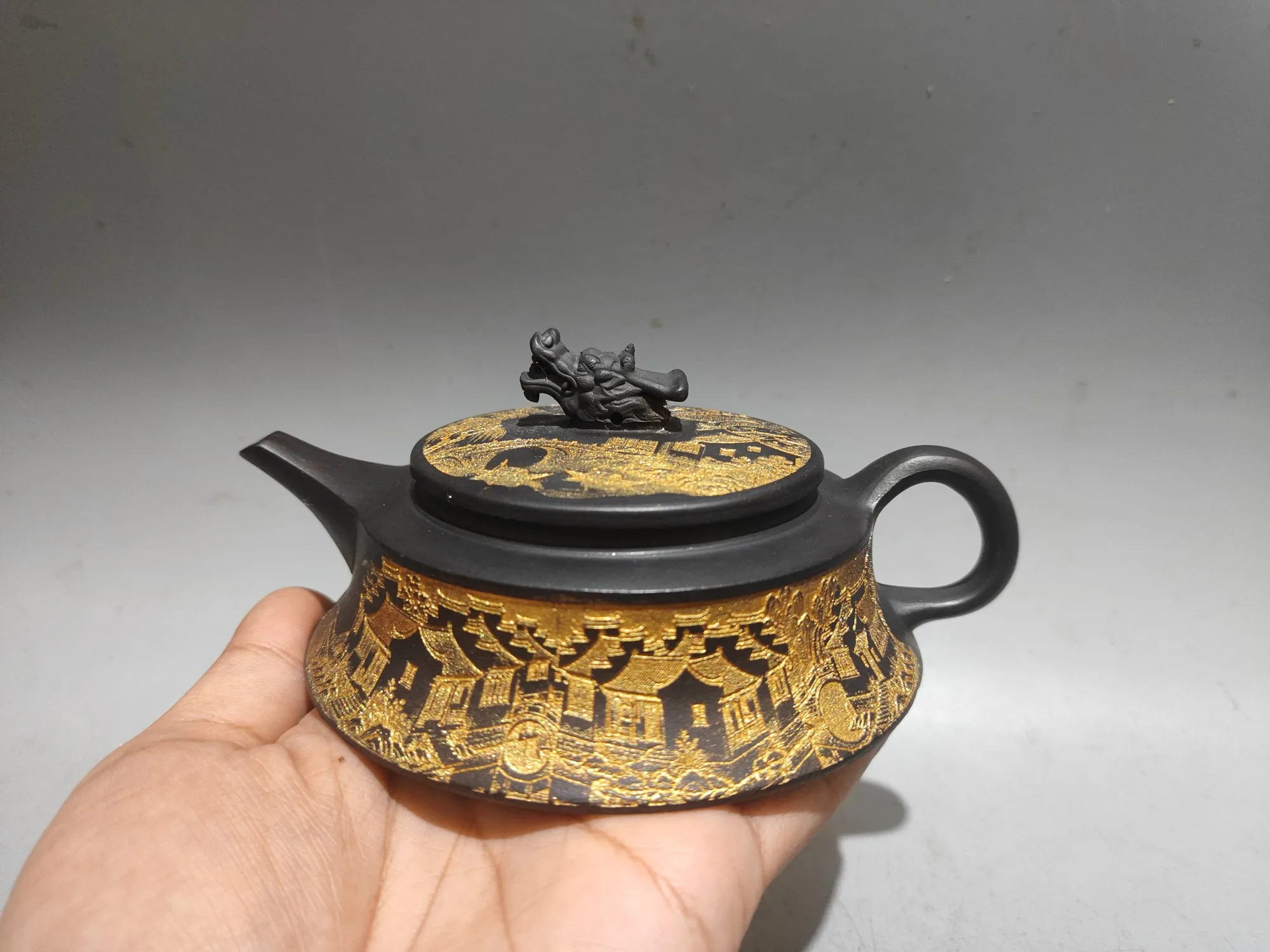 Yixing Purple Clay Pot Gilded Dragon Head Cover Great Wall pattern Flat pot Kettle Teapot Flagon