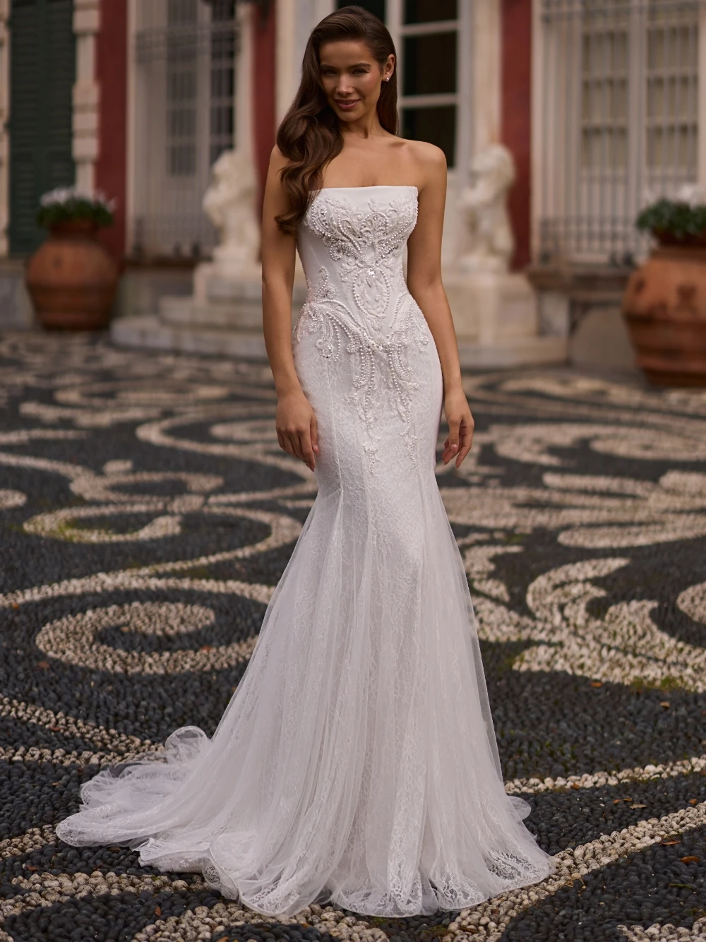 Elegant Delicate Beaded Lace Wedding Dress With Detachable Cape Strapless Bodice Mermaid Customized Bridal Gown Romantic Wear