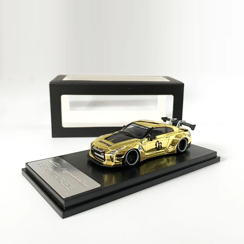 Модель автомобиля MC 1:64 GTR R35 LB, литая под давлением коллекция автомобилей из сплава с широким корпусом - хромированное золото