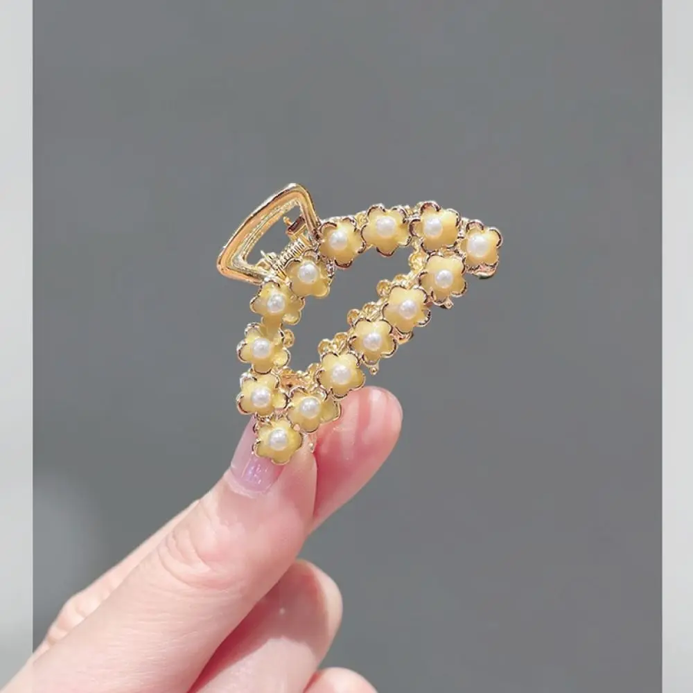 Fashion Small Hair Claw Clip Floral Design Geometric Accessory For Women Sophisticated Daily Hair Styling